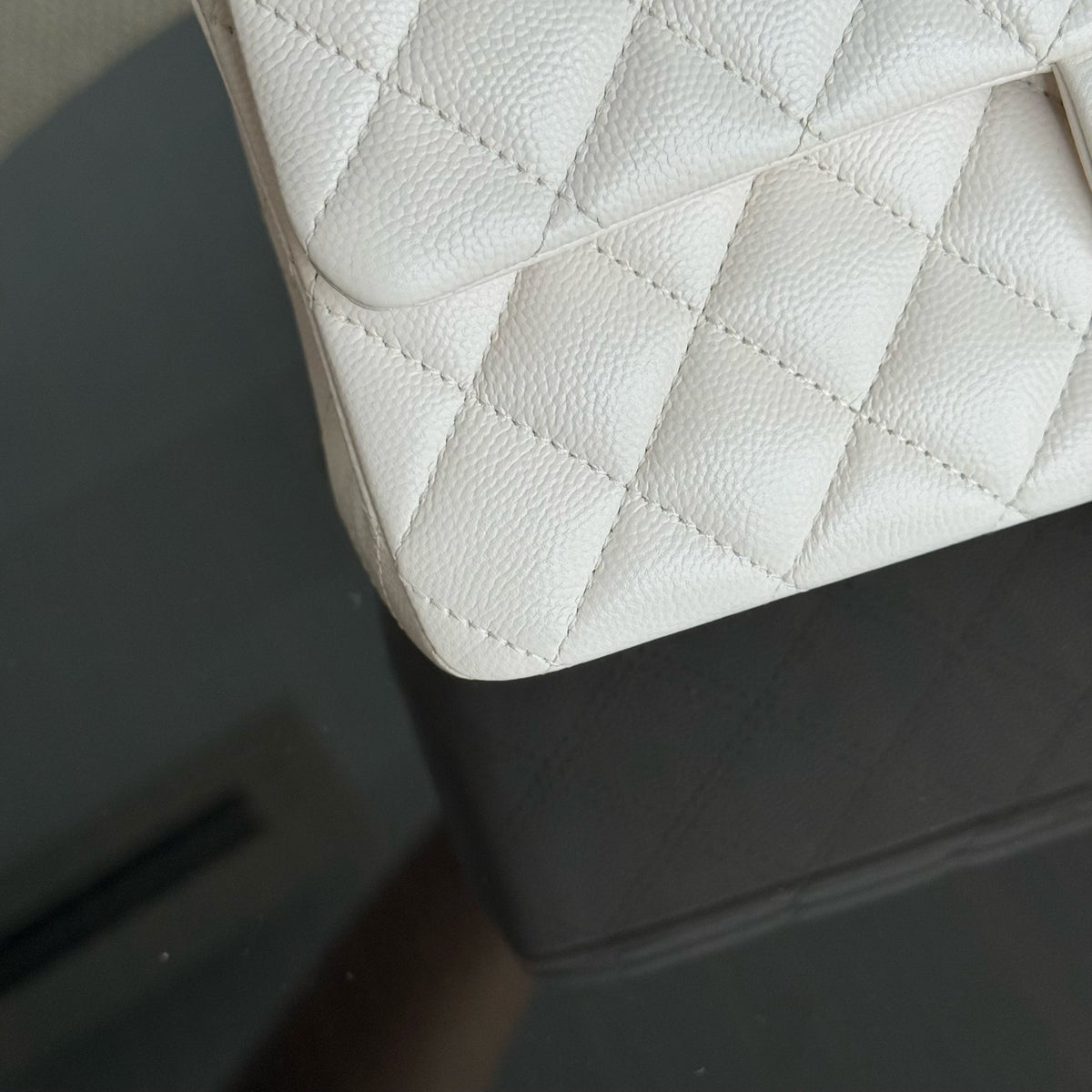 Chanel Classic Flap Medium - Caviar 25CM Quilted White Gold Hardware Series 31