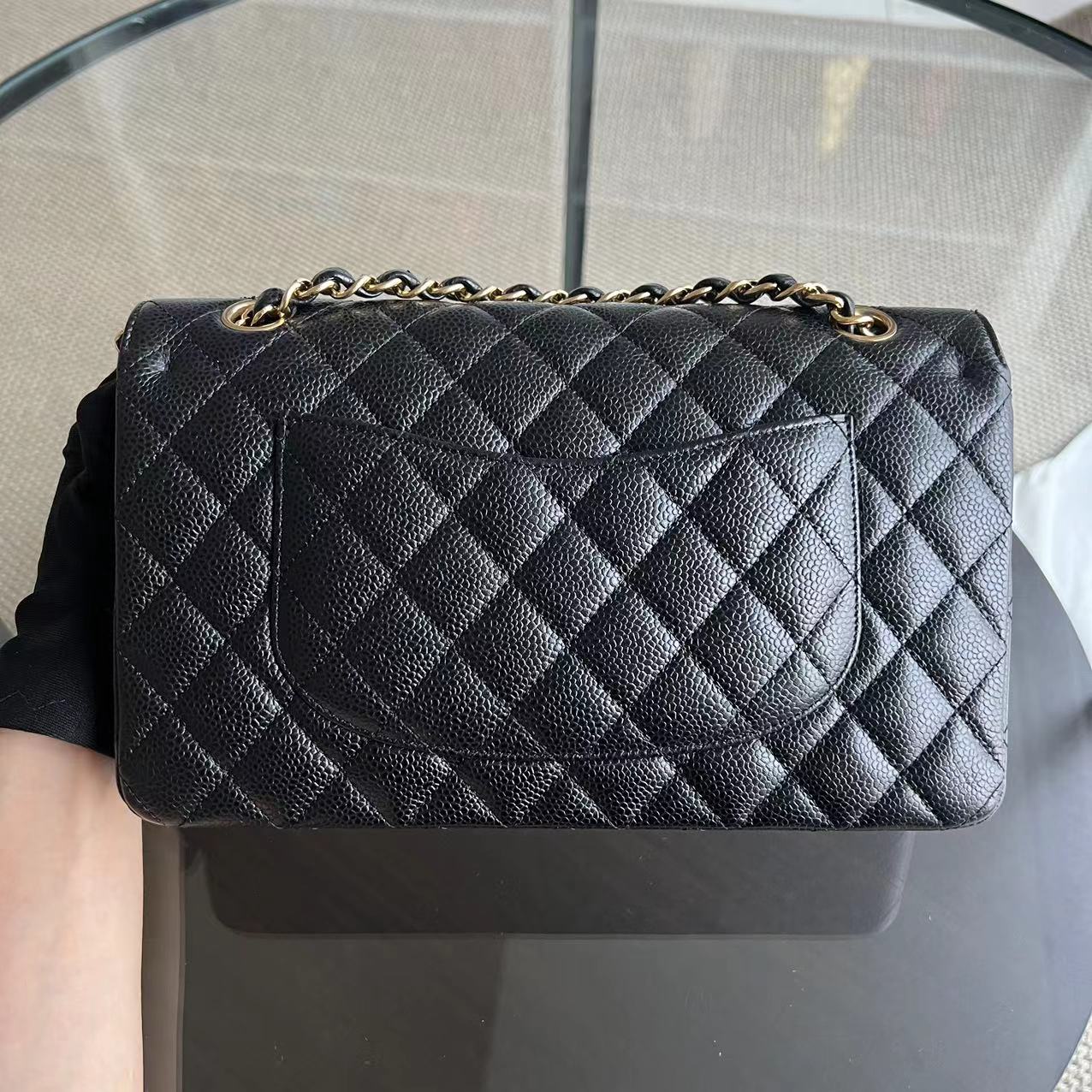 Classic Flap Medium Caviar 25CM Calfskin Black Golden Hardware Series 25