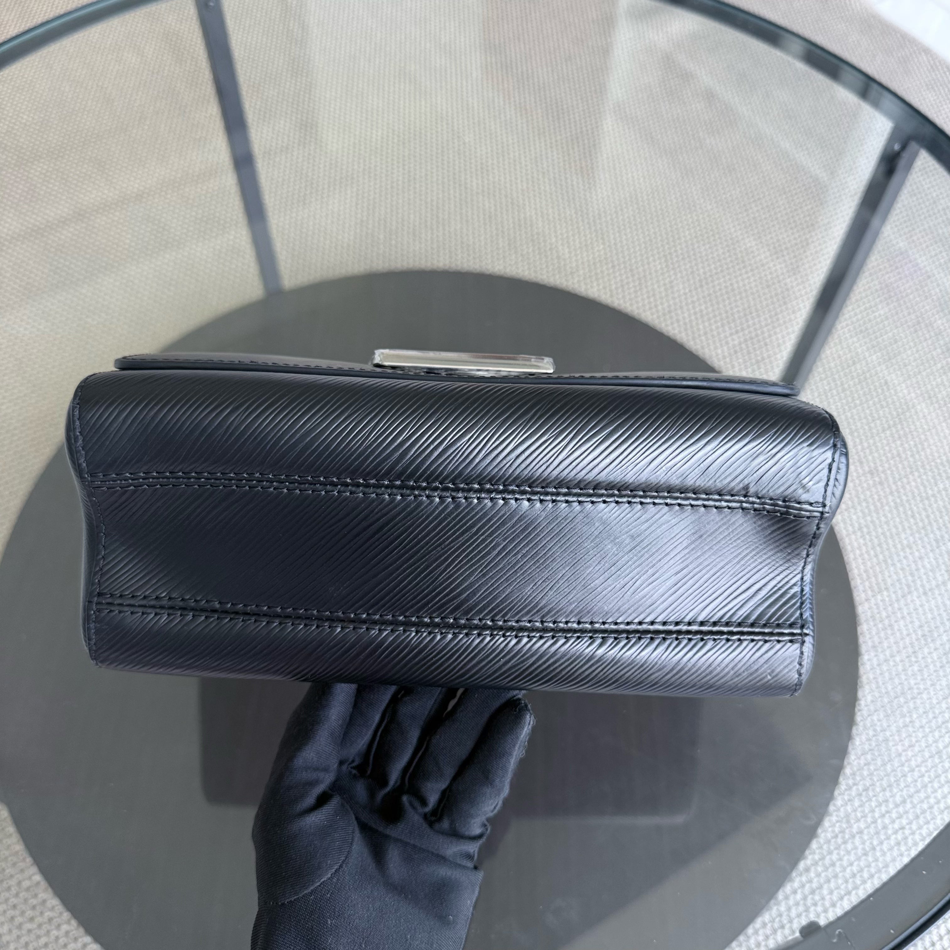 Louis Vuitton Twist Medium MM - EPI Leather Black Silver Hardware