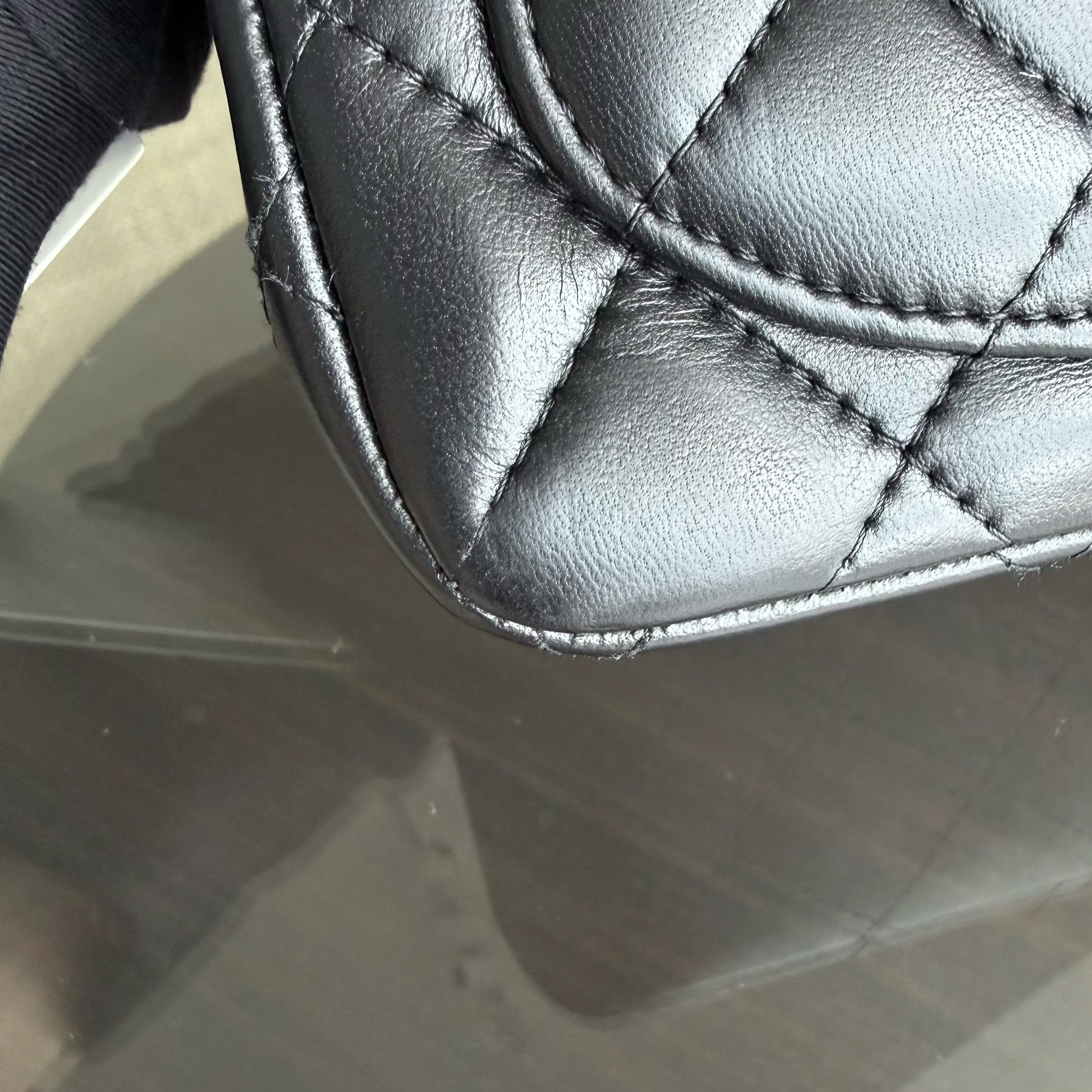 Chanel Classic Flap Mini Square - 17CM Quilted Lambskin Black Gold Hardware Series 18