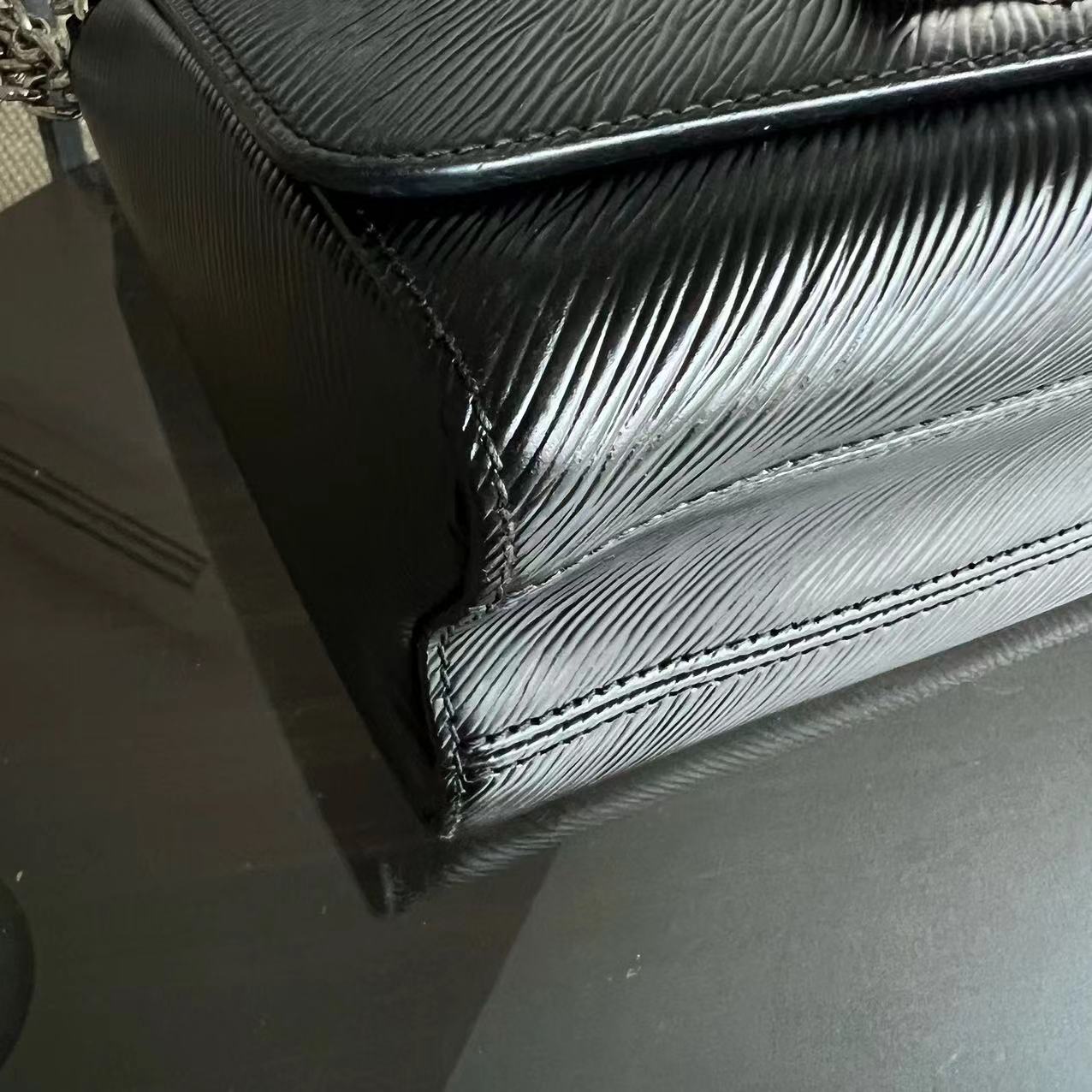 Louis Vuitton LV Twist MM EPI Leather Black SHW