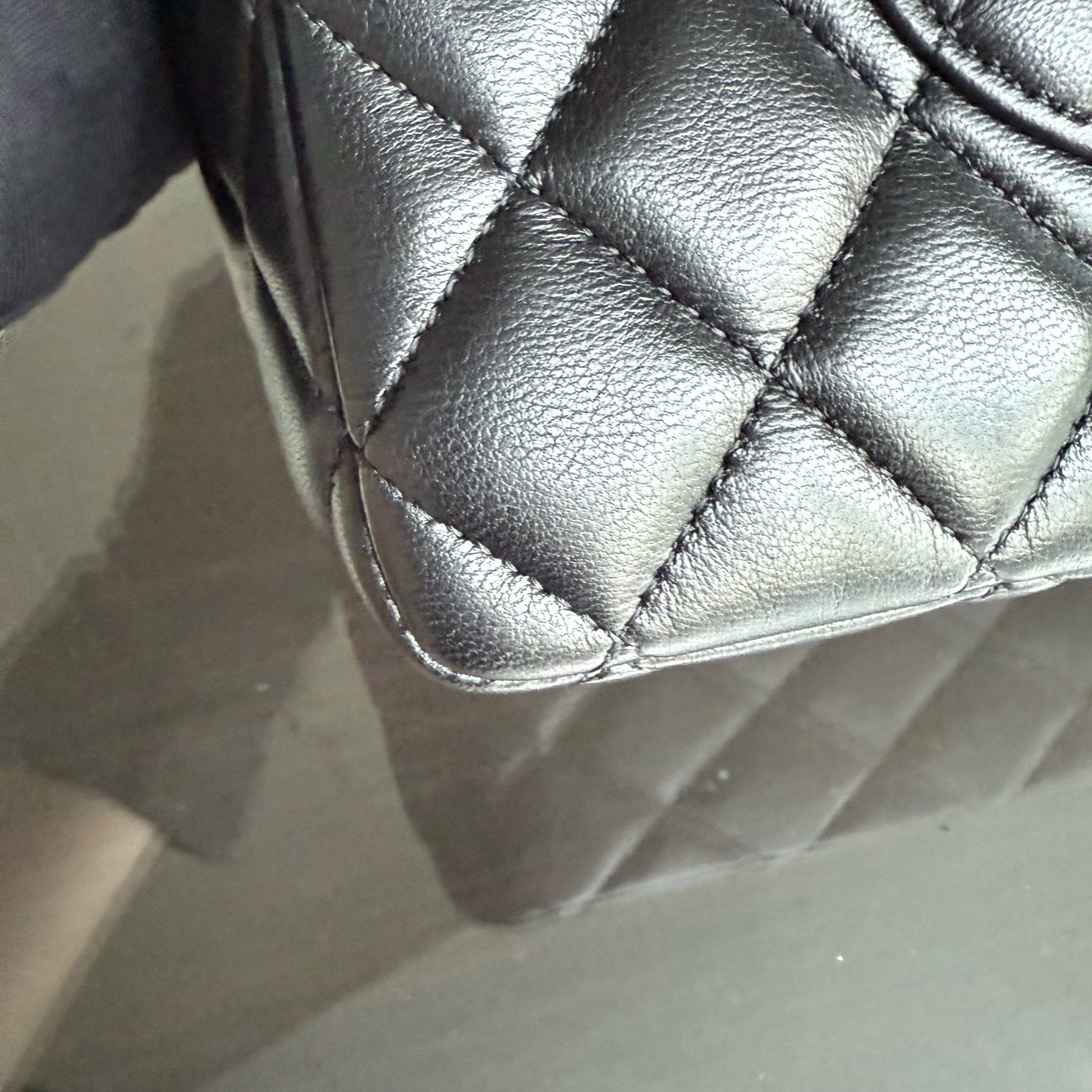 Chanel Classic Flap Medium - Special Valentine Edition 25CM Quilted Lambskin Black Gold Hardware Series 19