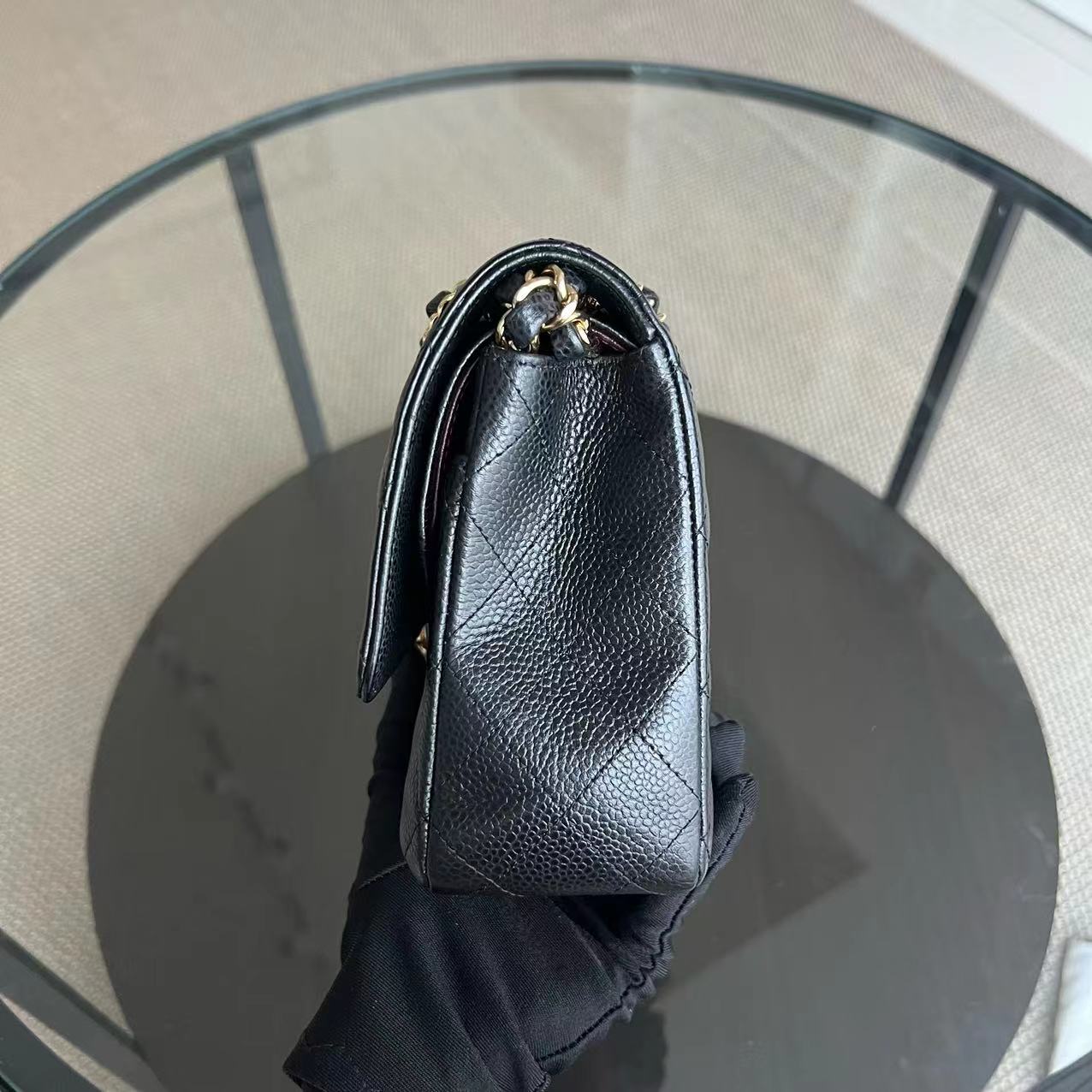 Classic Flap Medium Caviar 25CM Calfskin Black Golden Hardware Series 25