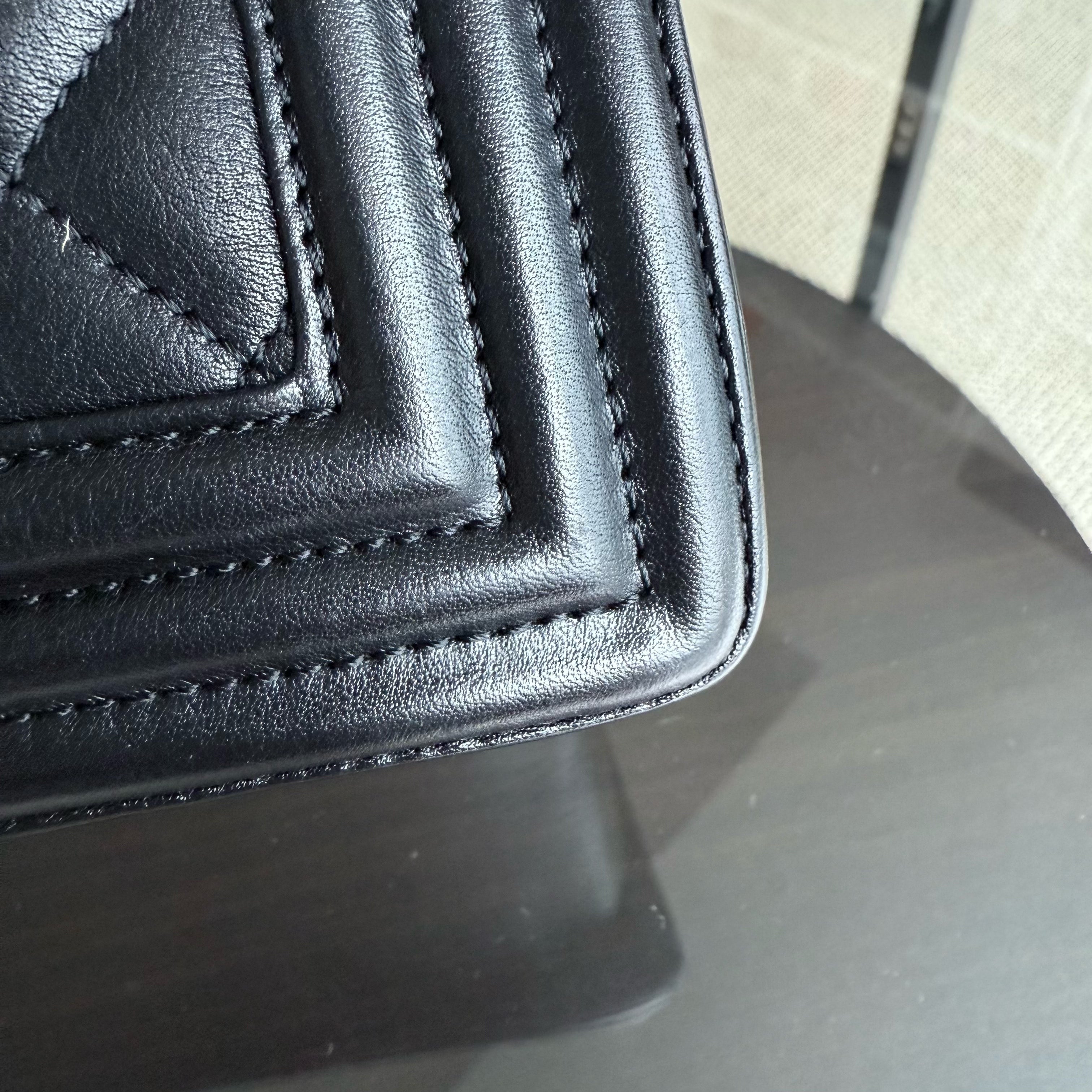 Chanel Boy New Medium - Calfskin 28CM Quilted Black Gold Hardware Series 20