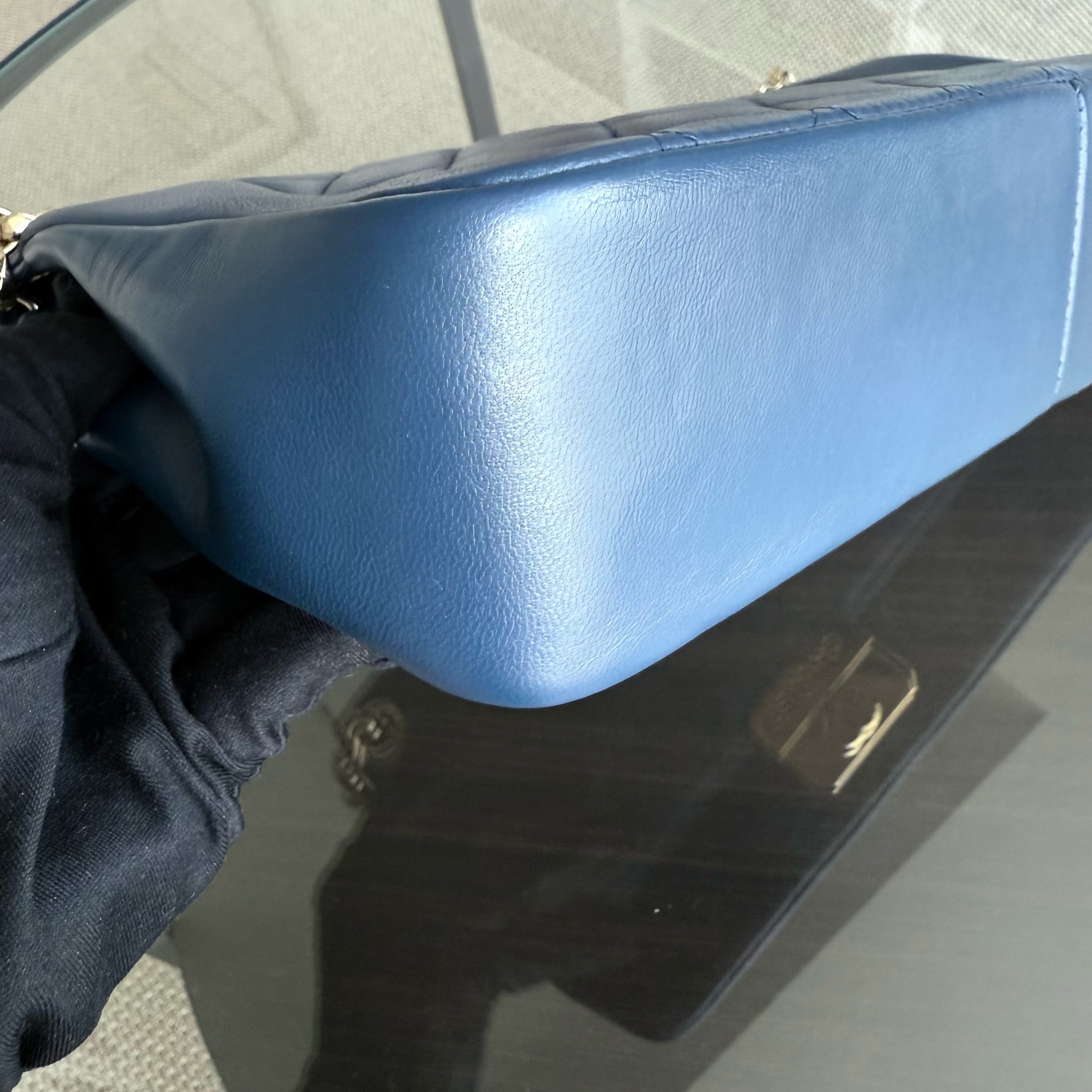 Chanel Chic With Me Medium - Lambskin Quilted 25CM Navy Blue Gold Hardware Series 18