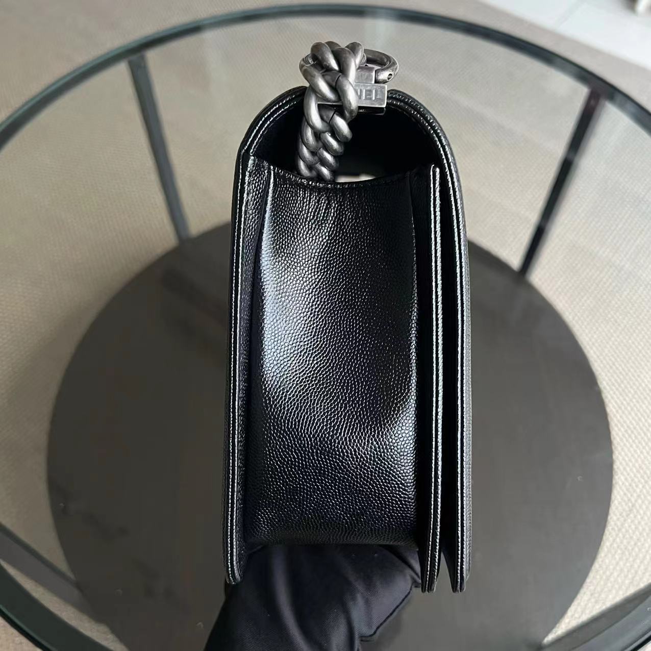 *Like New* Caviar New Medium Boy 28CM Quilted Grained Calfskin Black Ruthenium Silver Hardware Series 27