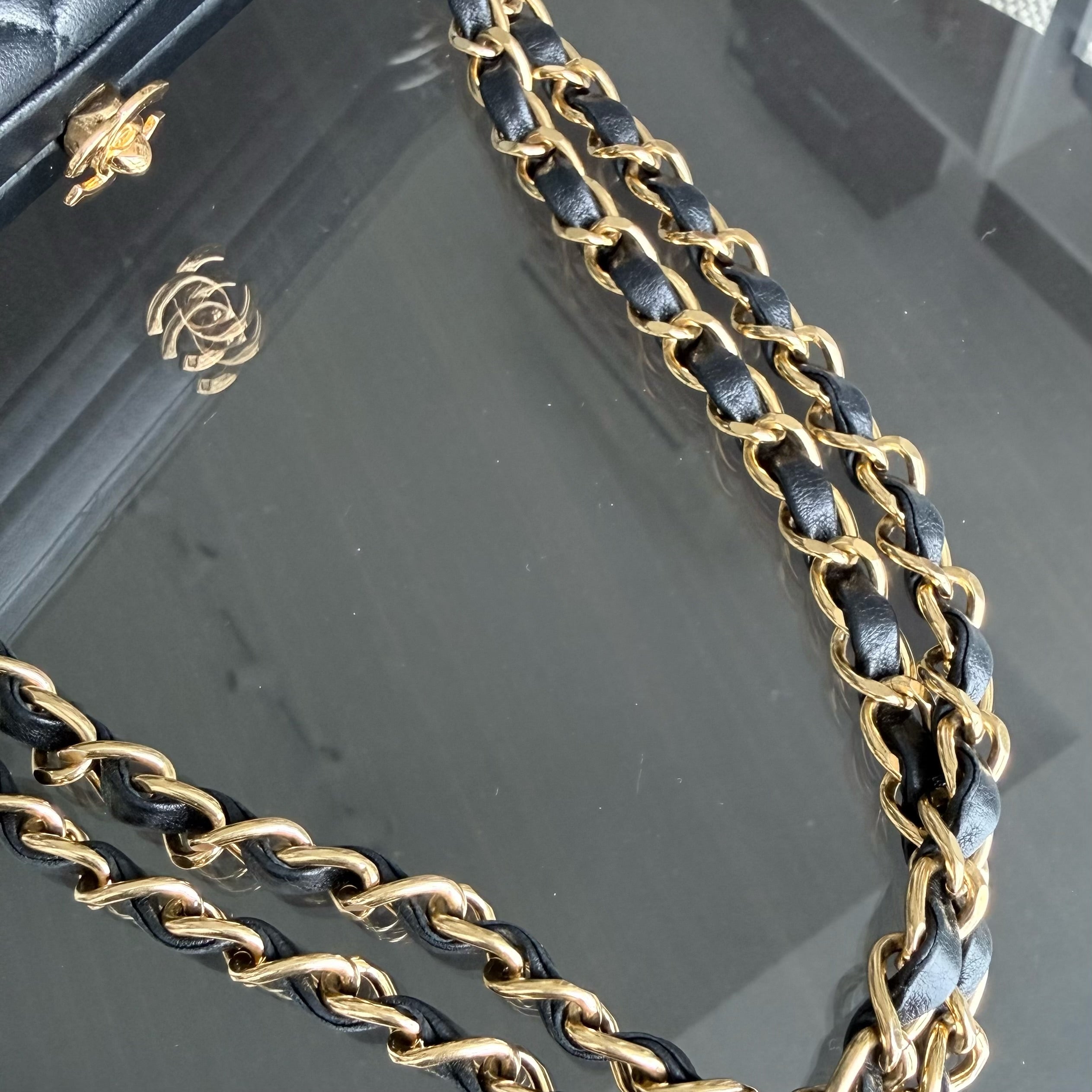 Chanel KissLock Clutch With Chain - Lambskin 19CM Quilted Black Gold Hardware Series 4