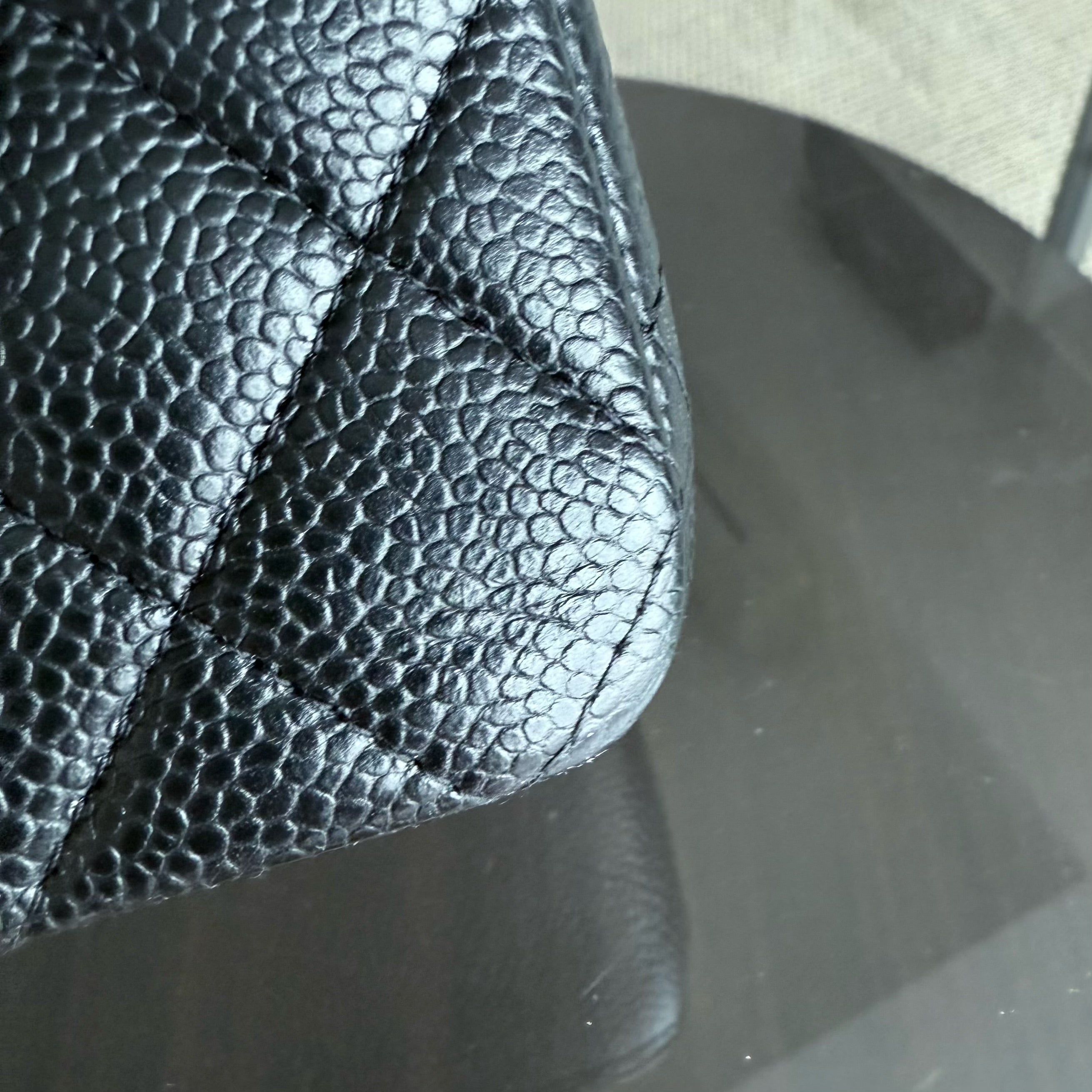 Chanel Classic Flap Medium - Caviar 25CM Quilted Black Gold Hardware