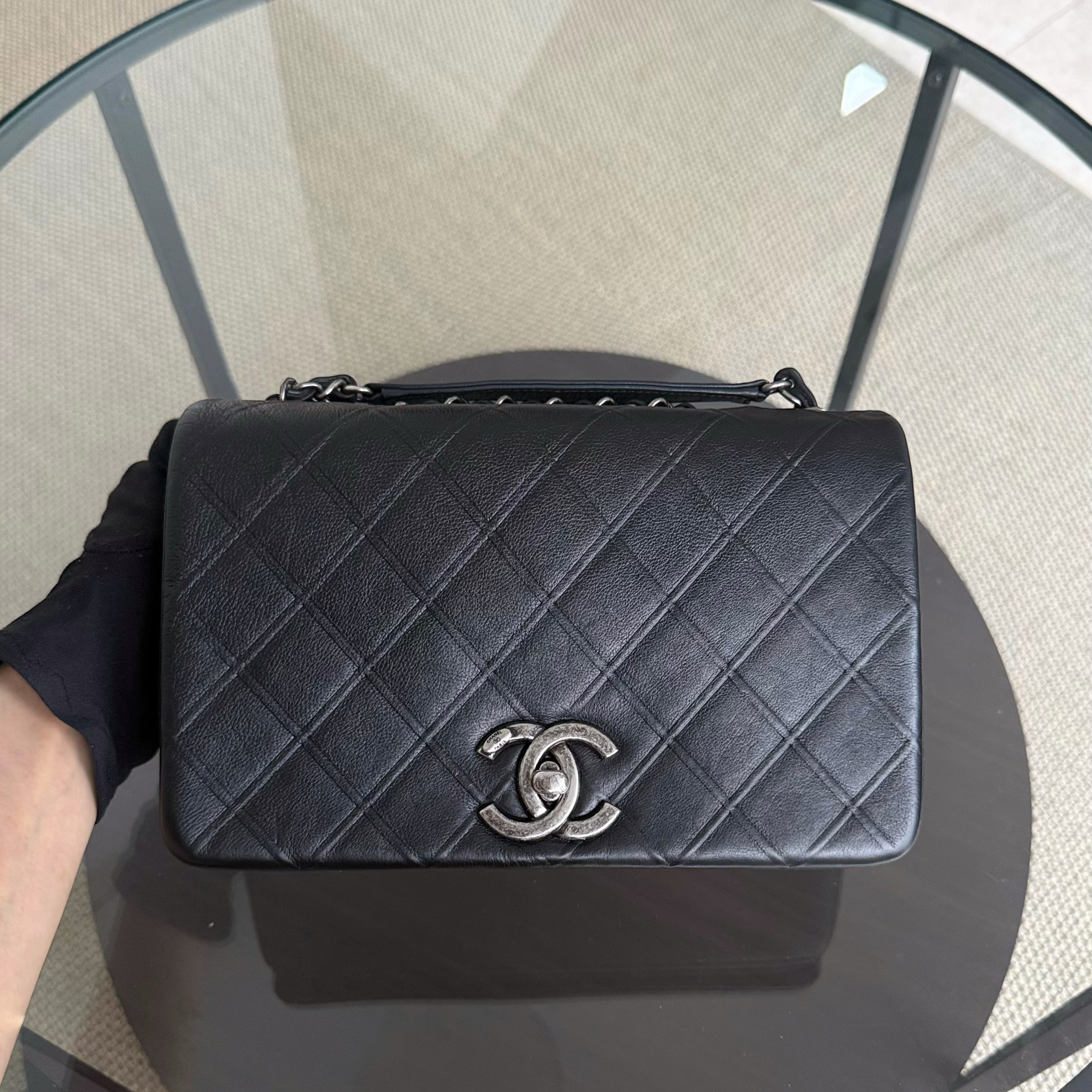 Chanel Flap Medium - Calfskin 25CM Quilted Black Ruthenium Silver Hardware Series 18