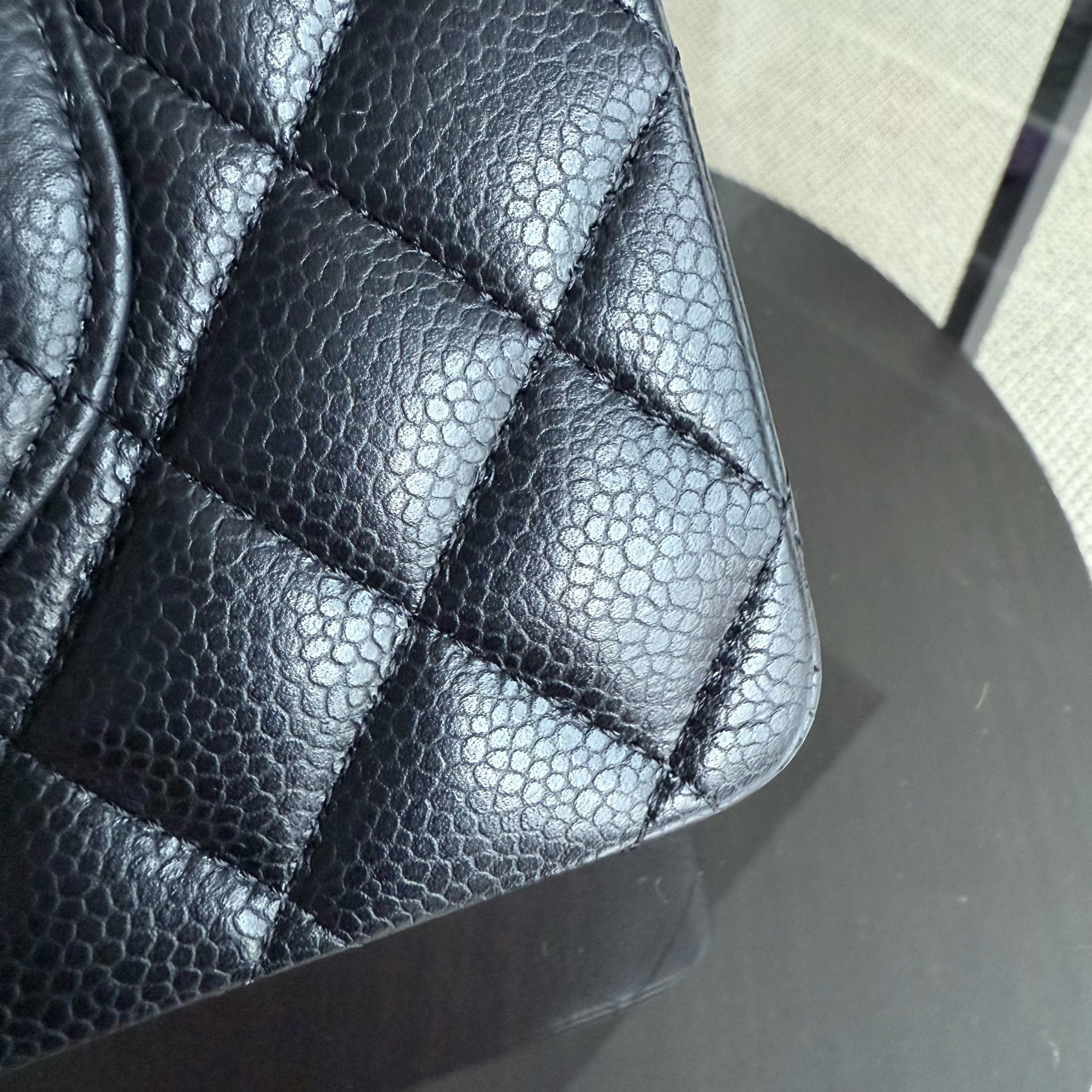 Chanel Classic Flap Medium - Caviar 25CM Quilted Black Ruthenium Silver Hardware Series 21