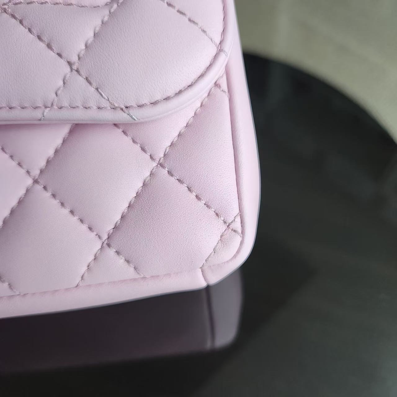 Chanel Chic Flap Small - 23CM Quilted Lambskin Sakura Light Pink Gold Hardware Series 21