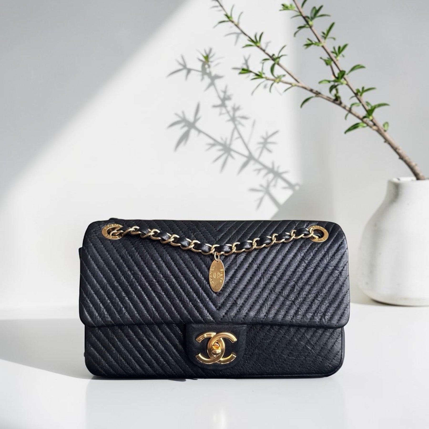 Chanel Seasonal Flap Medium - 25CM Surpique CC Herringbone Medallion Flap Chevron Goatskin Black Gold Hardware
