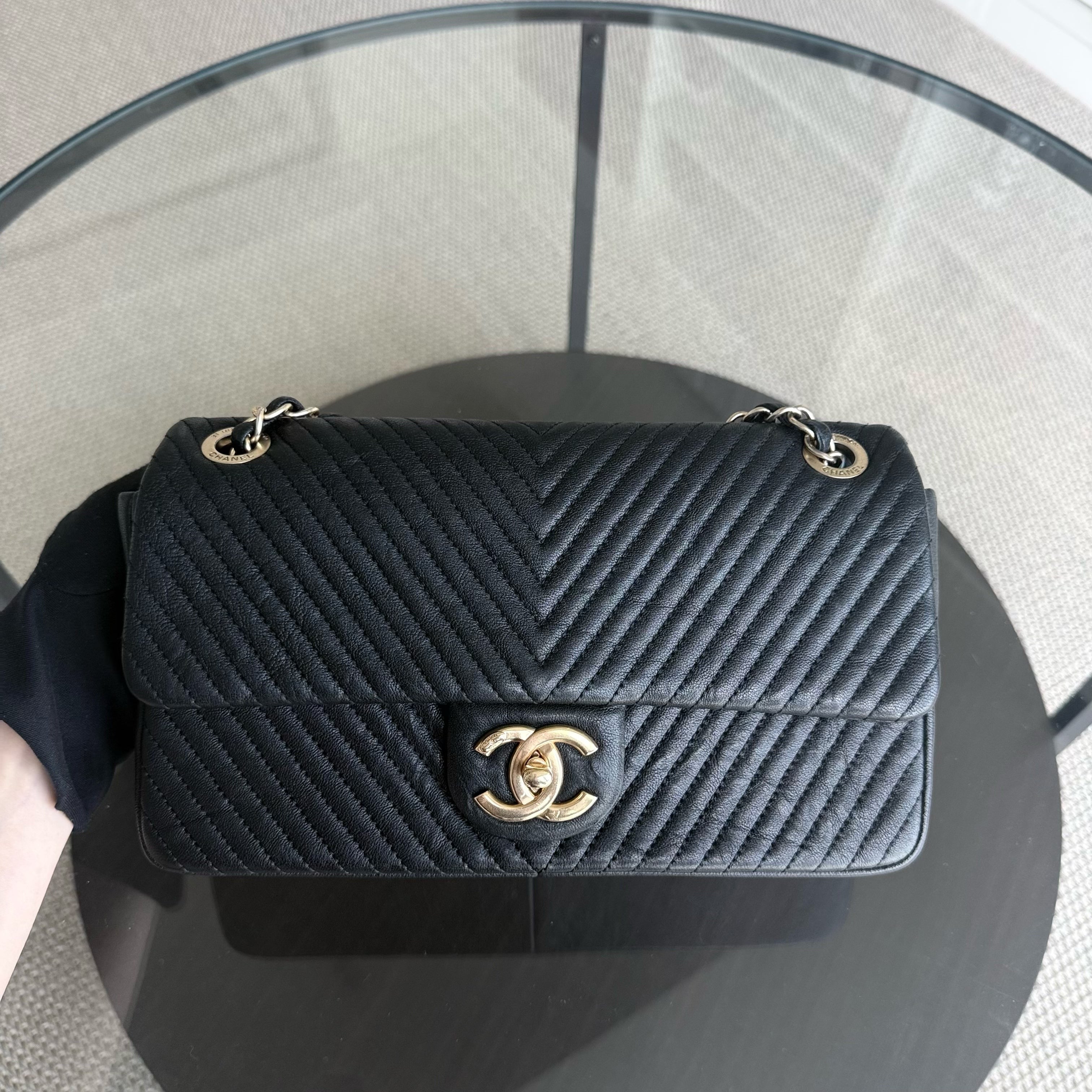 Chanel Seasonal Flap Medium - 25CM Surpique CC Herringbone Medallion Flap Chevron Goatskin Black Gold Hardware Series 21