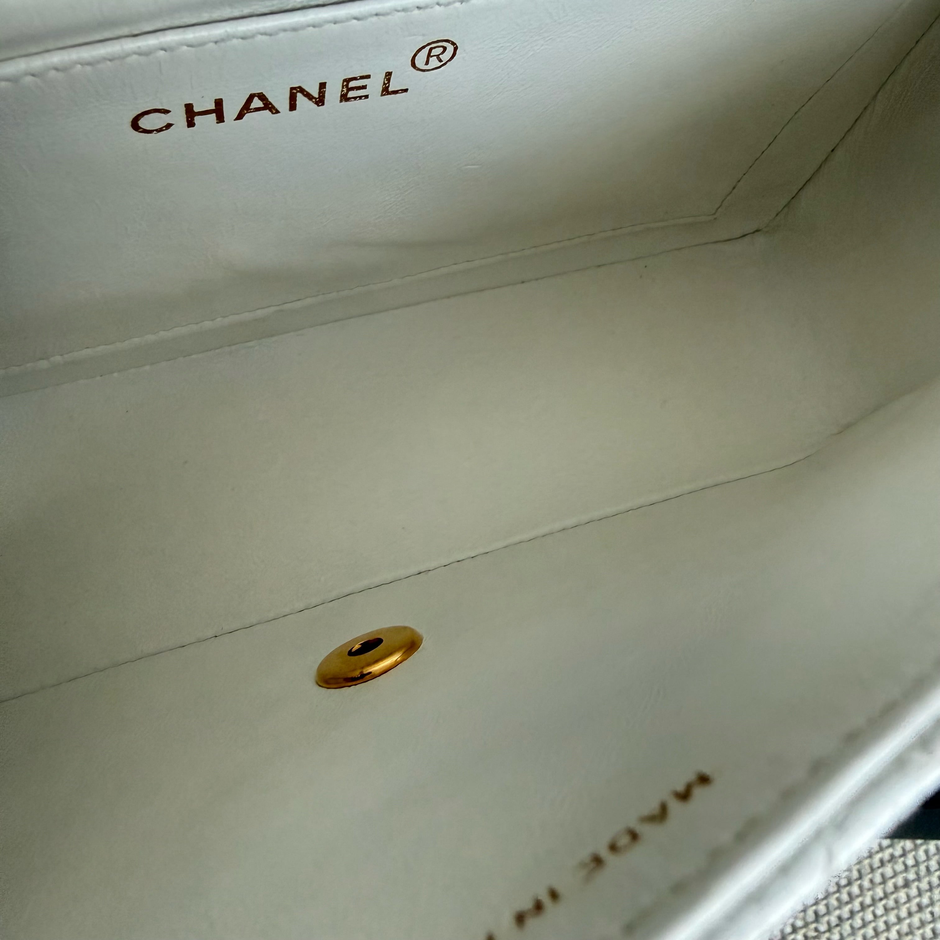 Chanel Diana Medium Vintage - 25CM Quilted Caviar White Gold Hardware Series 2