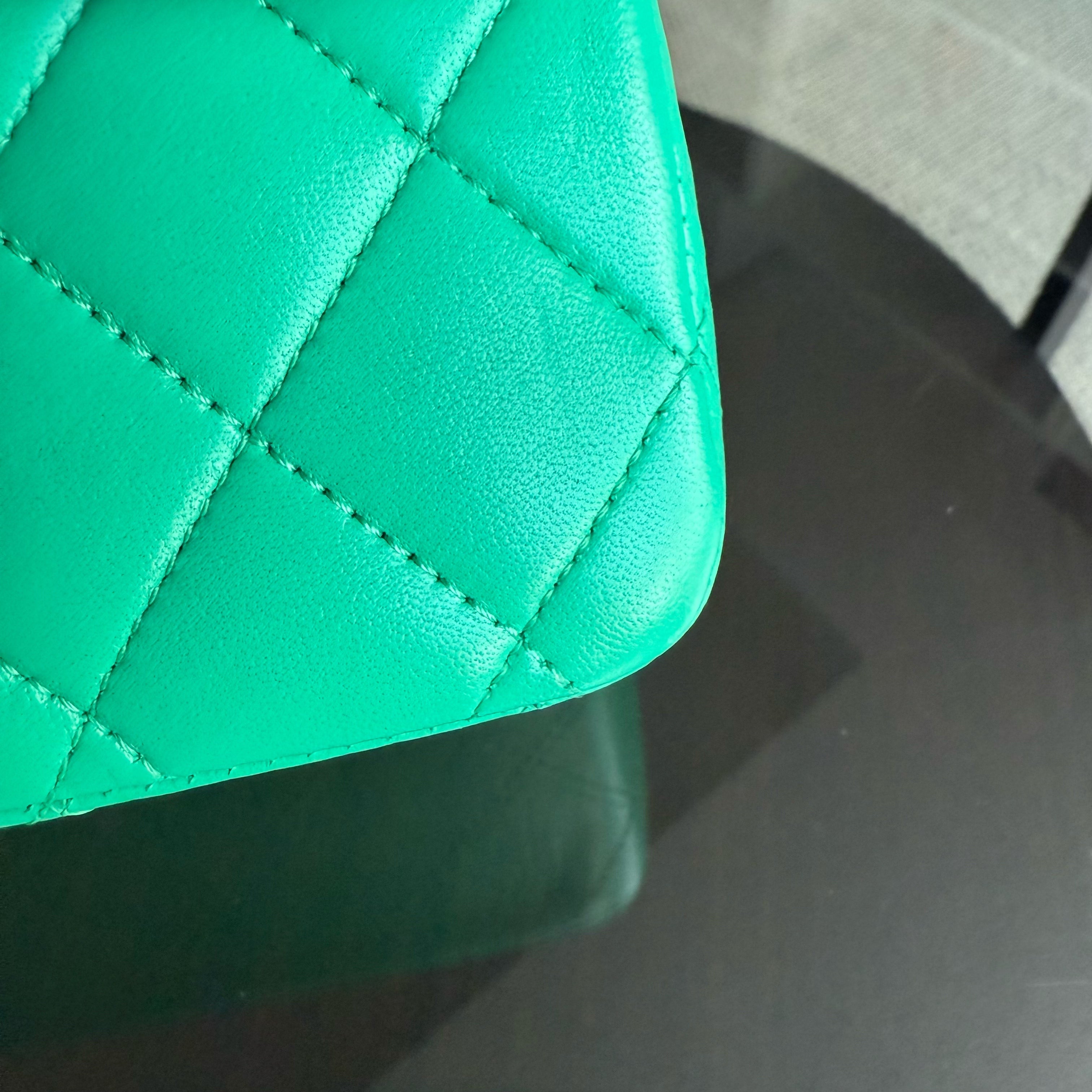 Chanel Classic Flap Medium - 25CM Quilted Lambskin Green Gold Hardware Series 18