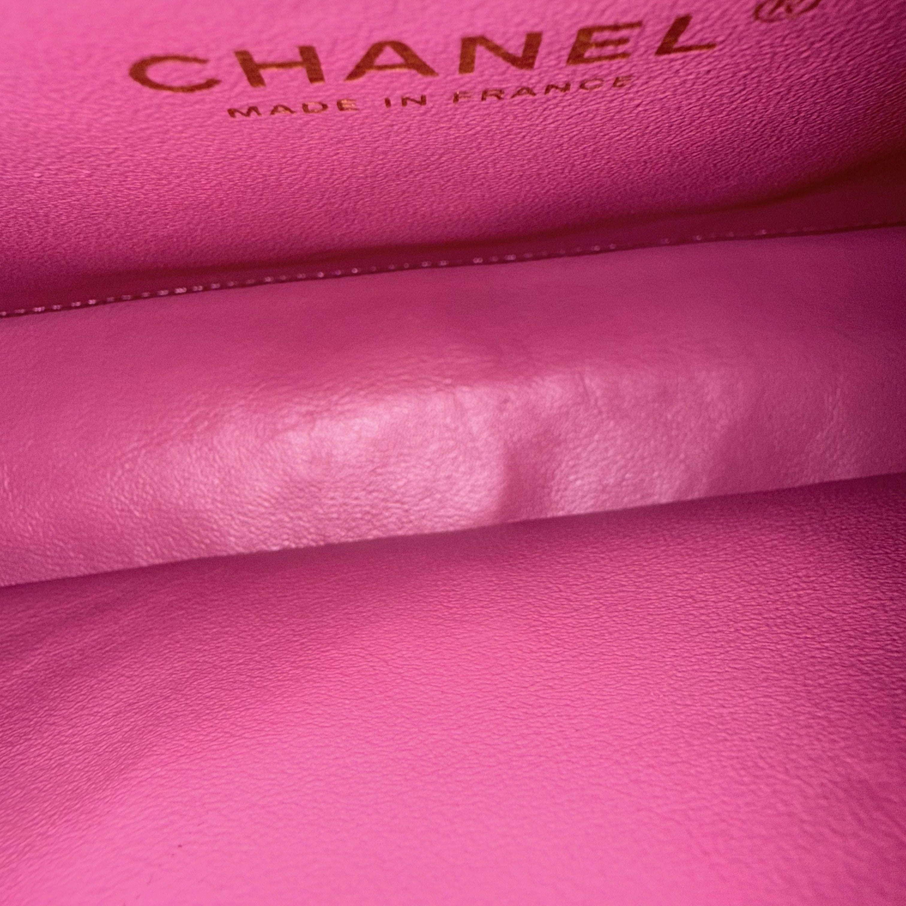 Chanel Classic Flap Medium - Special Valentine Edition 25CM Quilted Lambskin Pink Gold Hardware Series 19