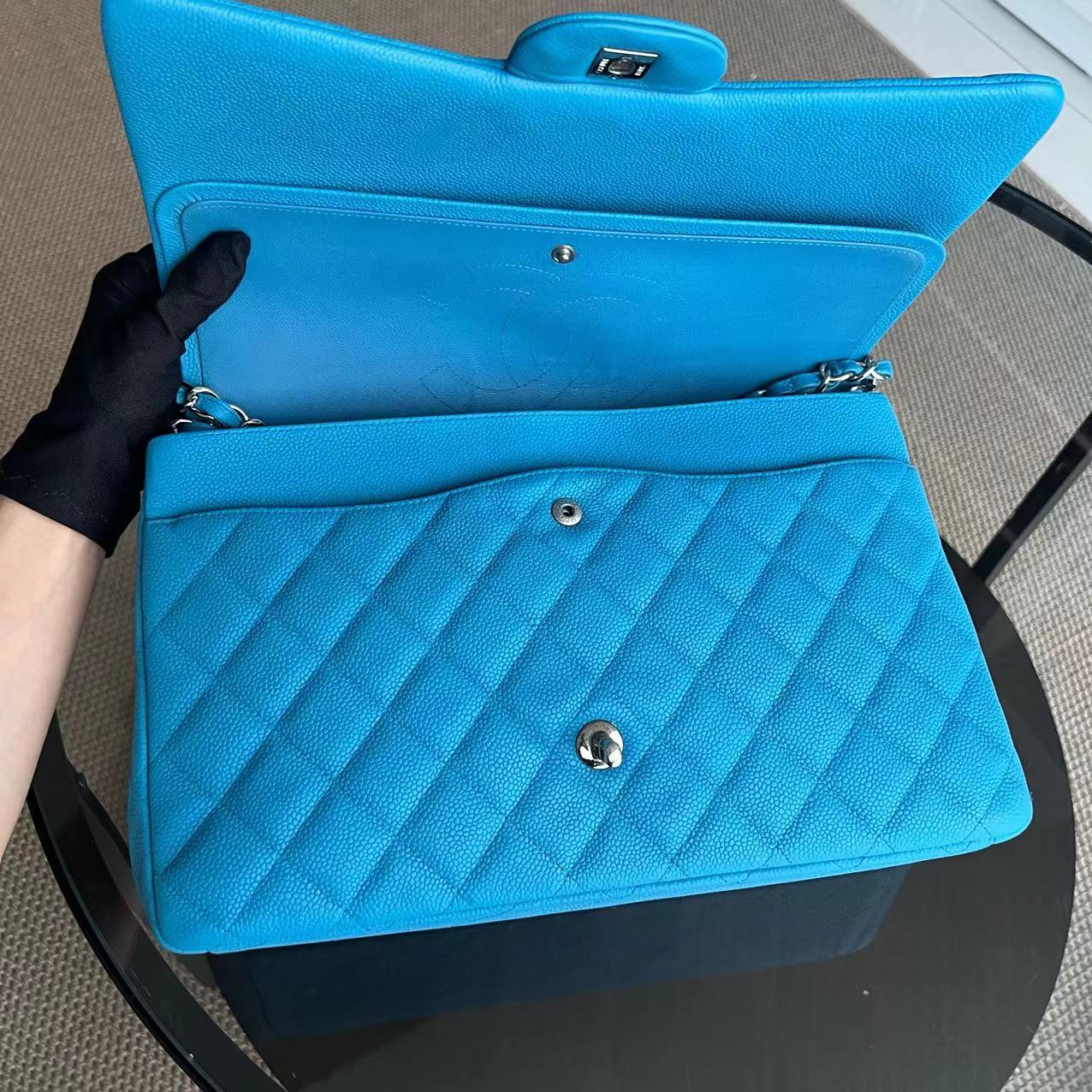 BALANCE of Maxi Classic Flap Caviar Double Flap Quilted Grained Calfskin Blue Silver Hardware Series 17