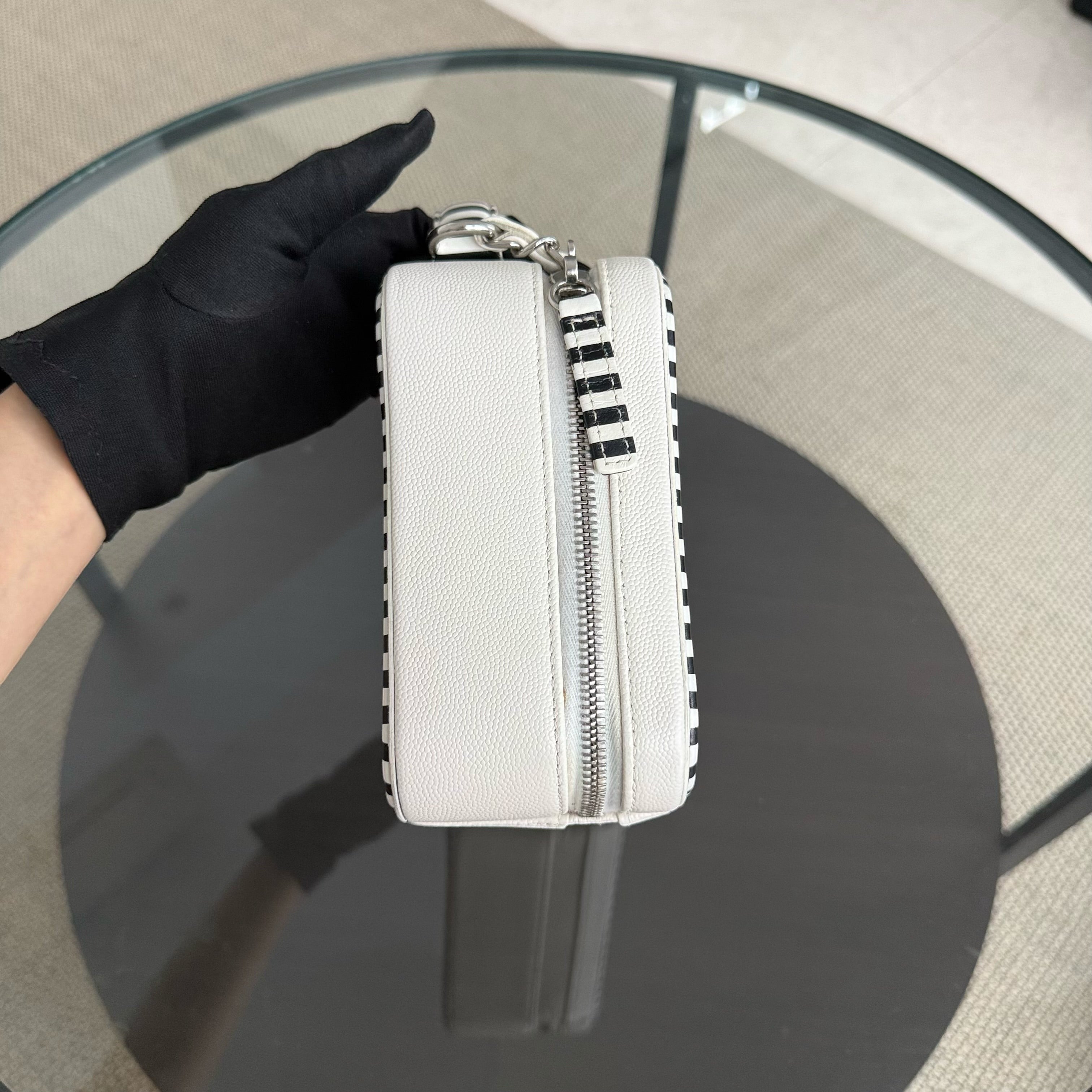 Chanel Filigree Vanity Case Medium - 21CM Caviar Quilted Two tone White-Black Gold Hardware Series 27