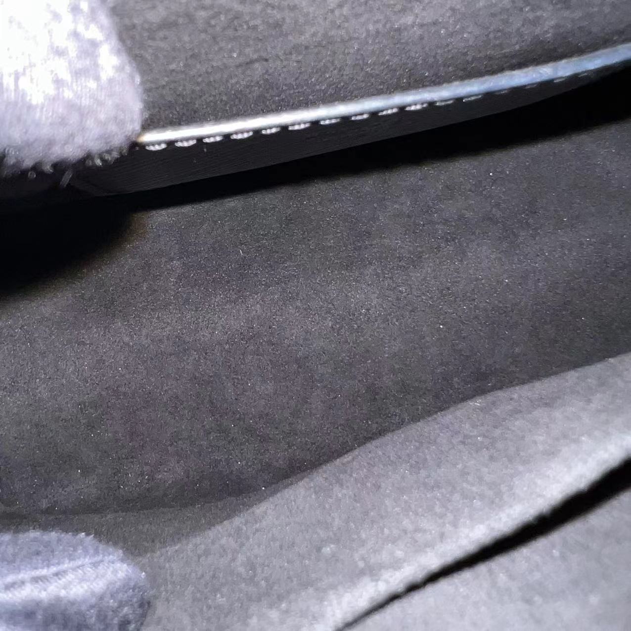 Louis Vuitton LV Twist MM EPI Leather Black SHW