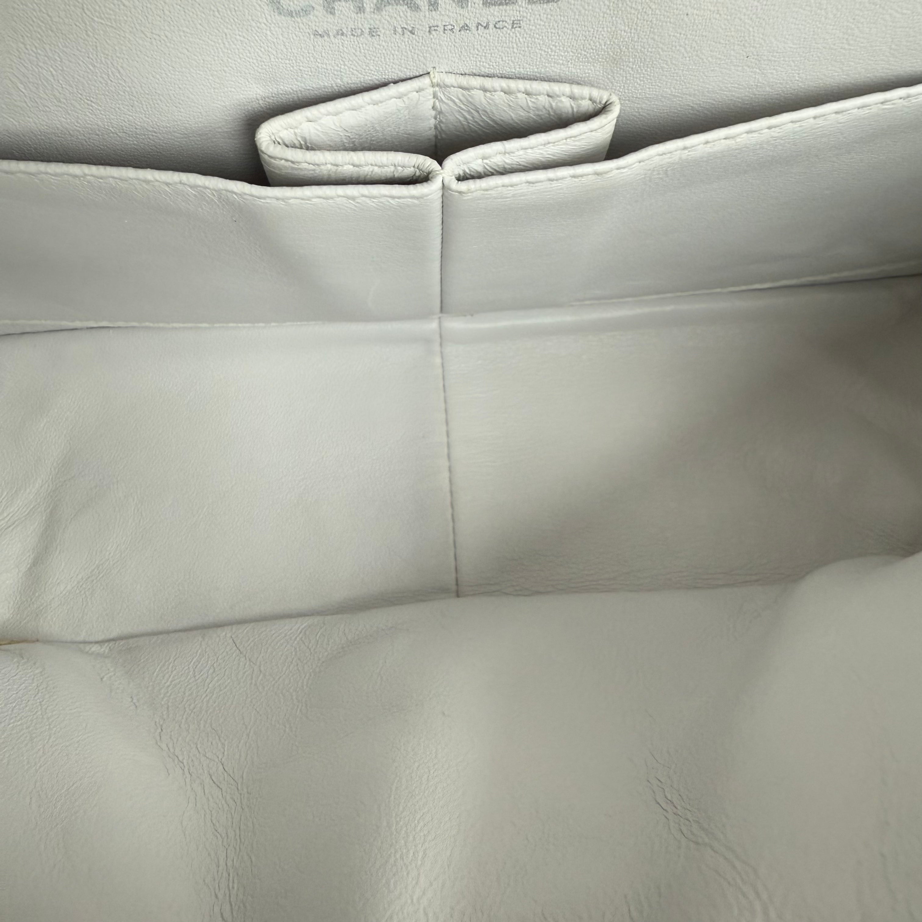 Chanel 2.55 Reissue 226 - 28CM Quilted Calfskin White Black Hardware Series 12