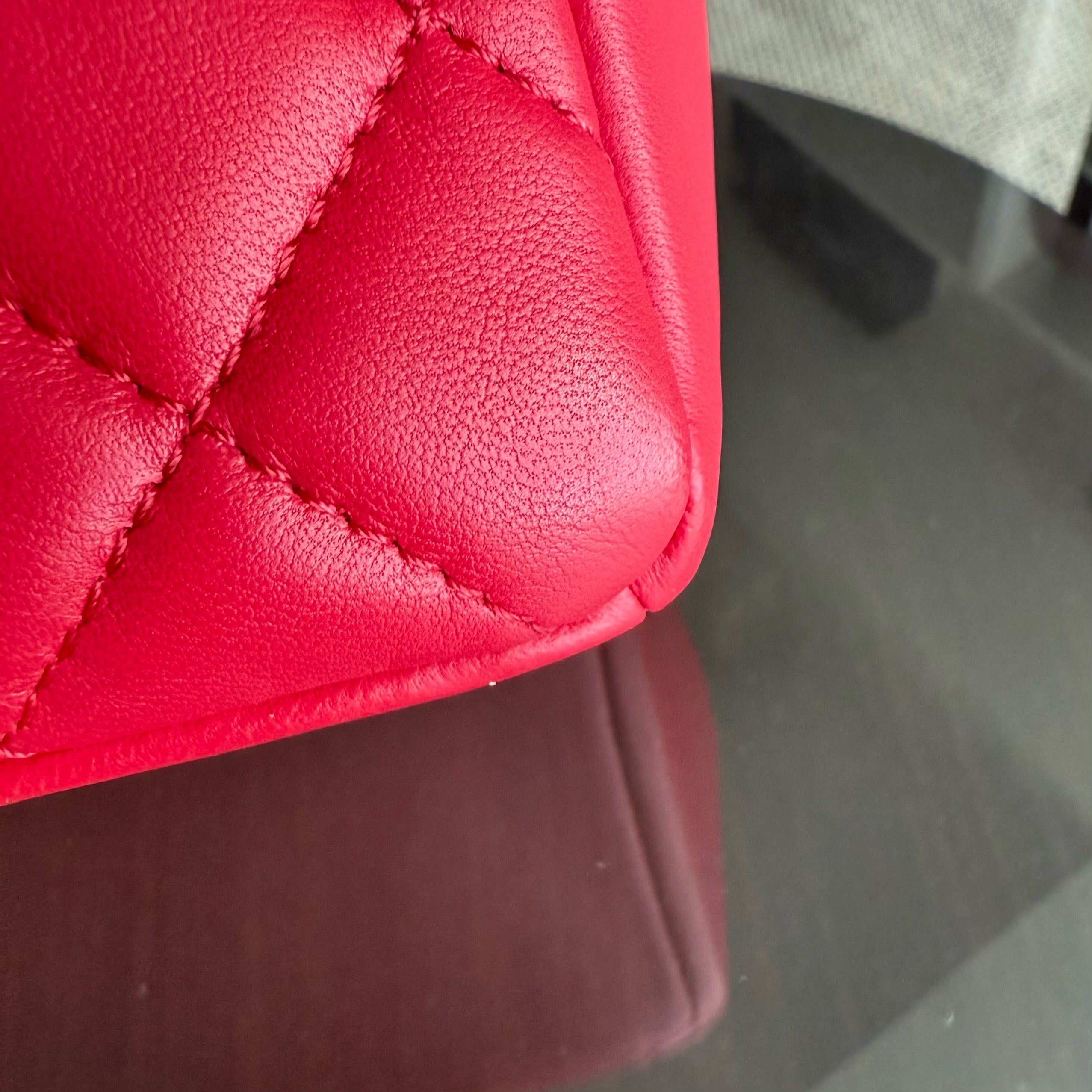 Chanel Chic Flap Seasonal Flap Medium - 25CM Quilted Lambskin Red Gold Hardware Series 21