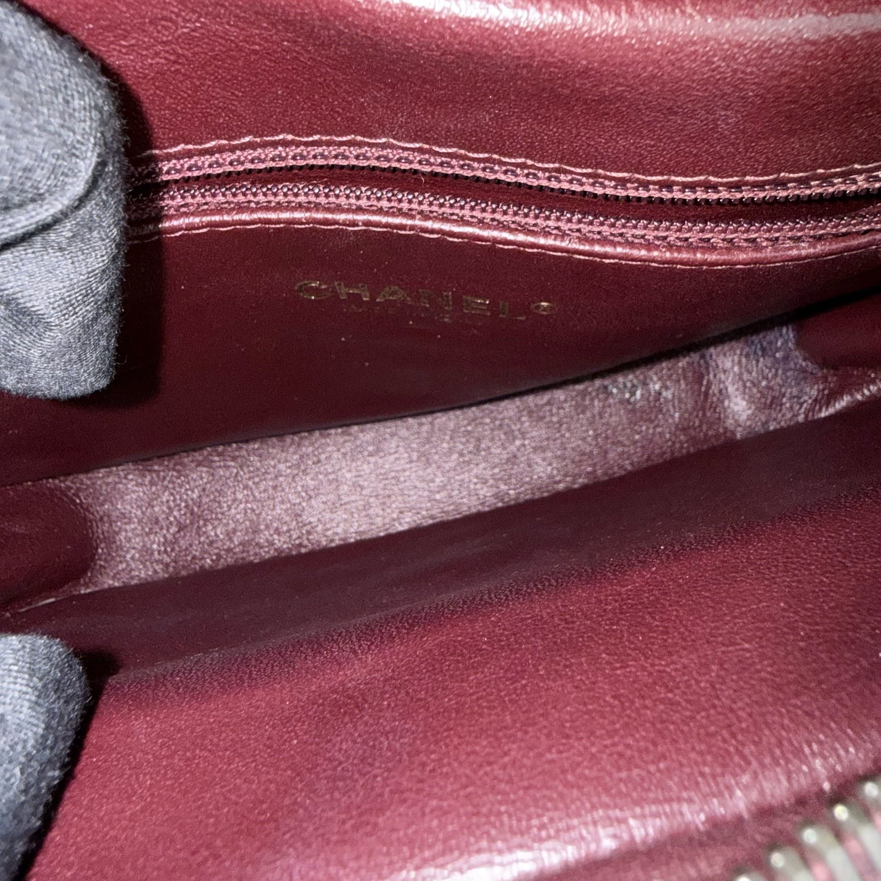 Chanel Flap - 22CM Chevron Calfskin Burgundy Gold Hardware Series 22