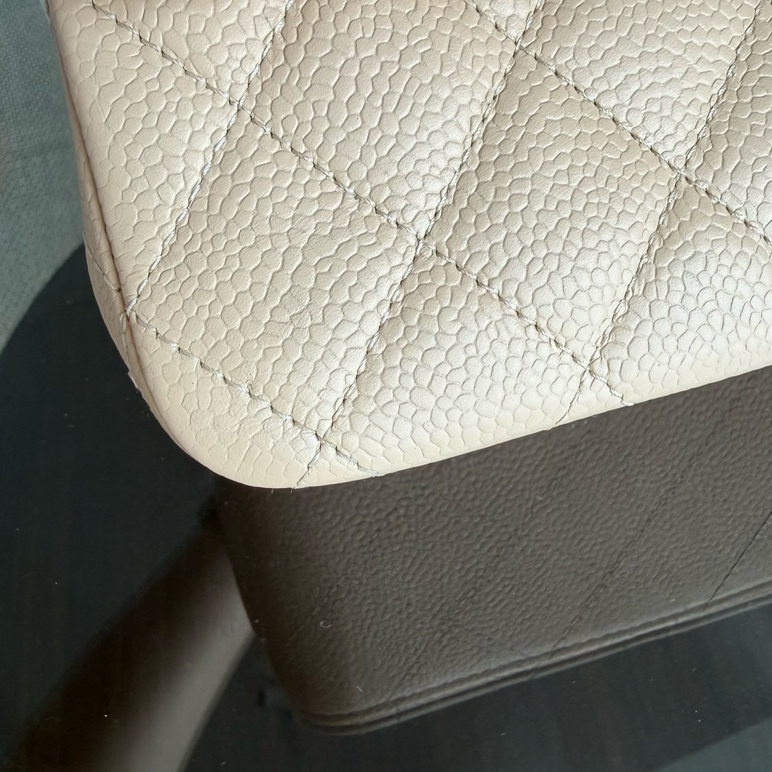 Chanel Classic Flap Medium - Caviar 25CM Quilted Beige Gold Hardware