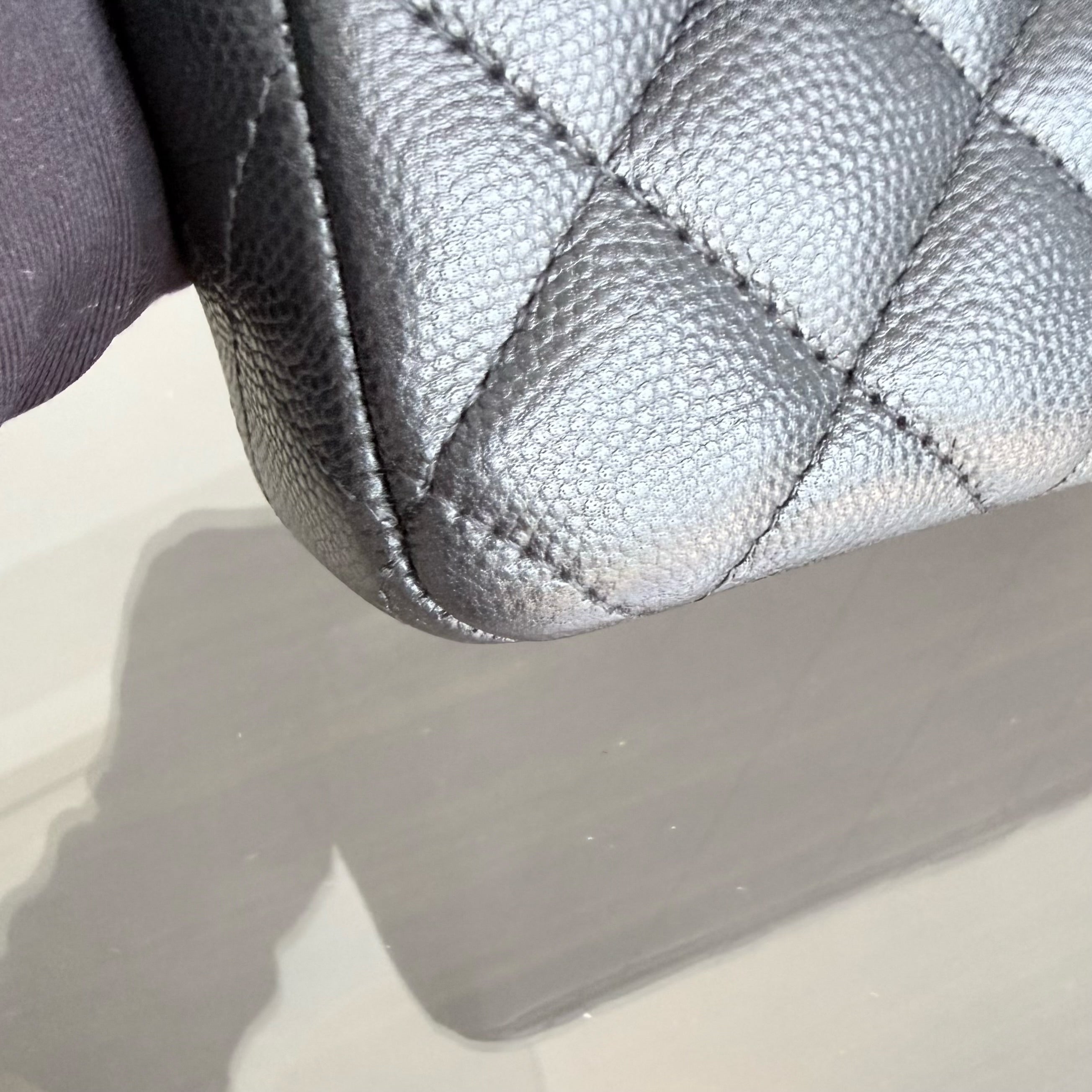 Chanel Classic Flap Mini - Caviar 20CM Quilted Black Gold Hardware Series 23