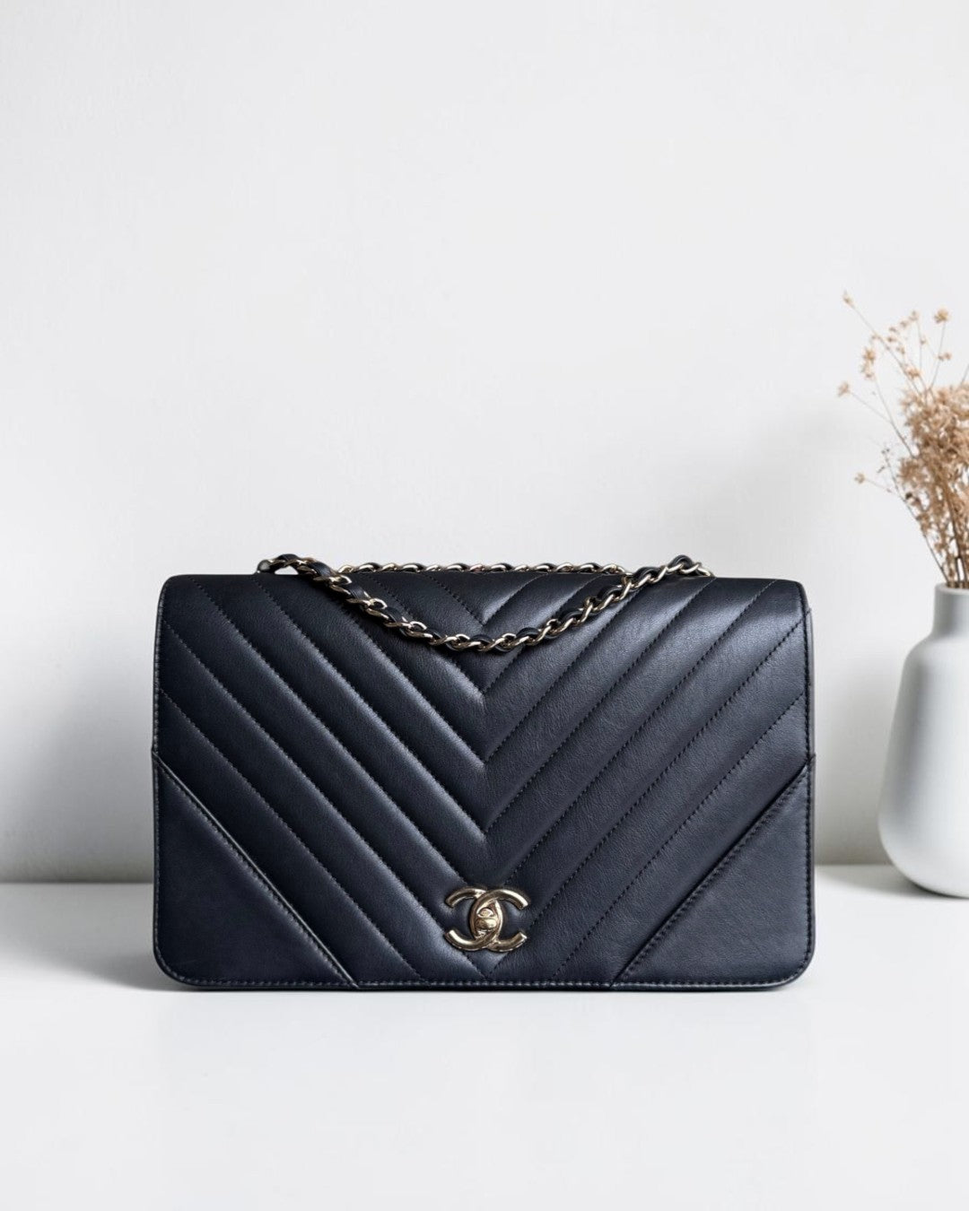 Chanel Flap Medium - Calfskin 27CM Chevron Black Gold Hardware Series 27