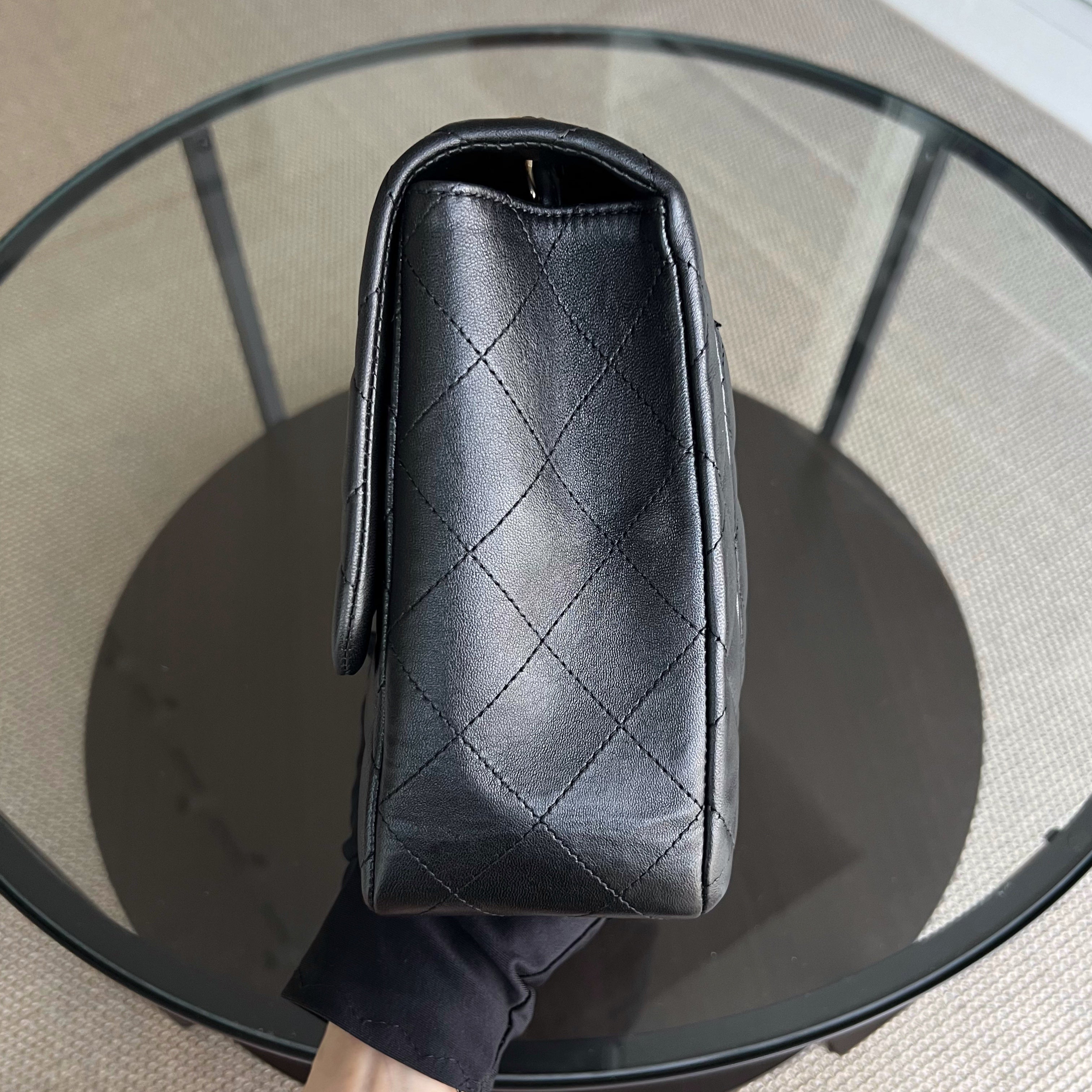 Jumbo Classic Flap Single Flap Quilted Lambskin Black Gold Hardware