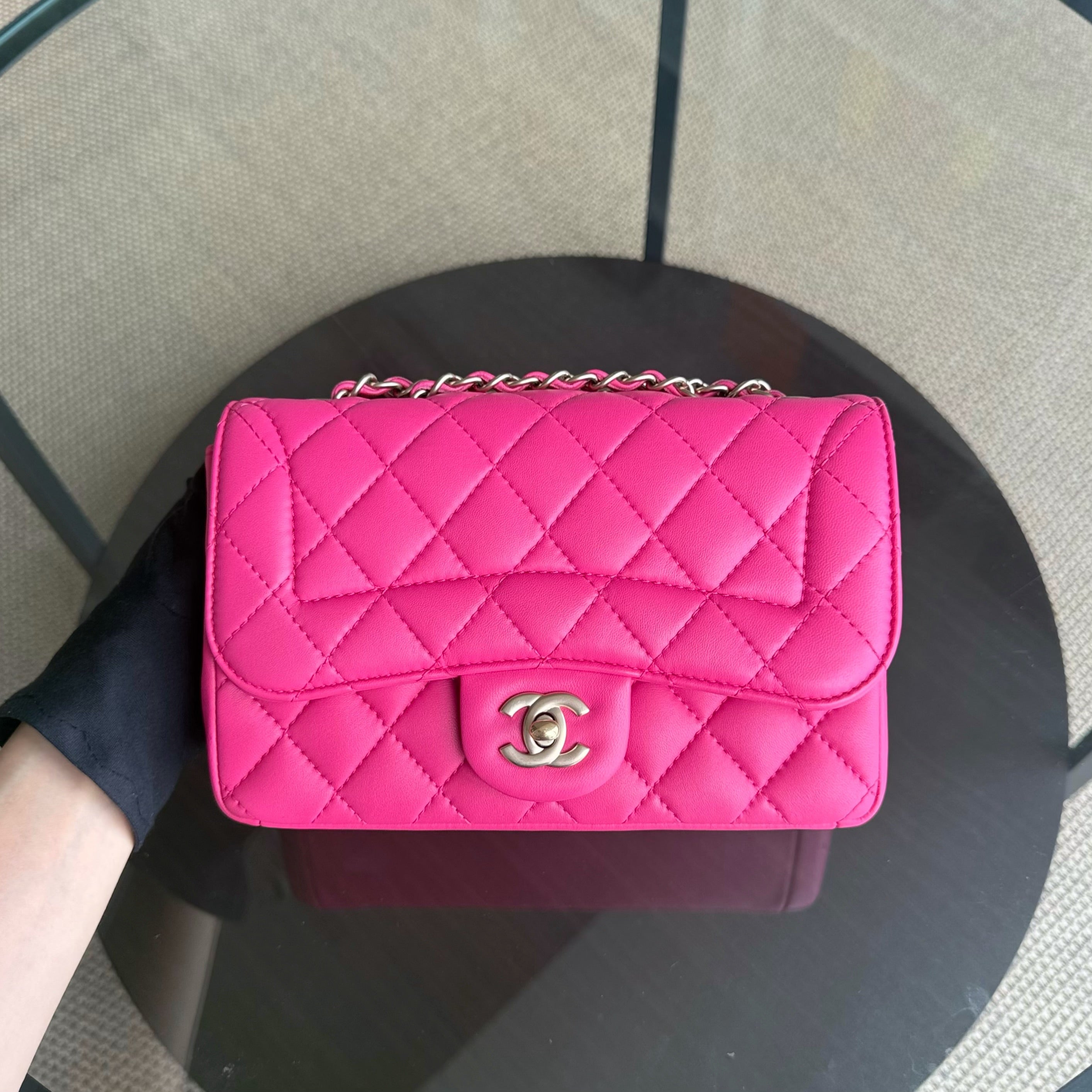 Chanel Chic Flap Small - 23CM Quilted Lambskin Sakura Pink Gold Hardware Series 21