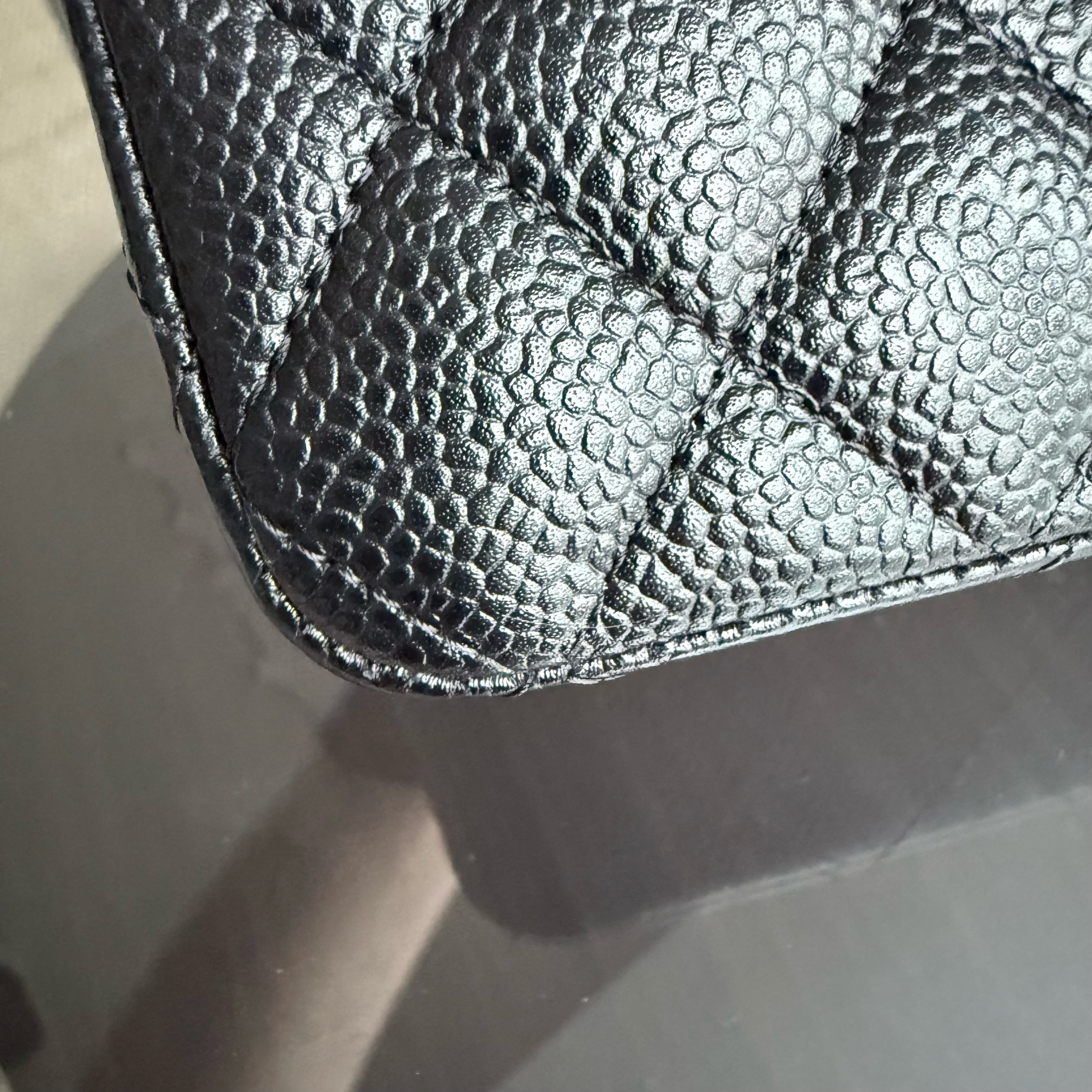 Chanel Classic Flap Medium - Caviar 25CM Quilted Grained Calfskin Black Gold Hardware Series 26