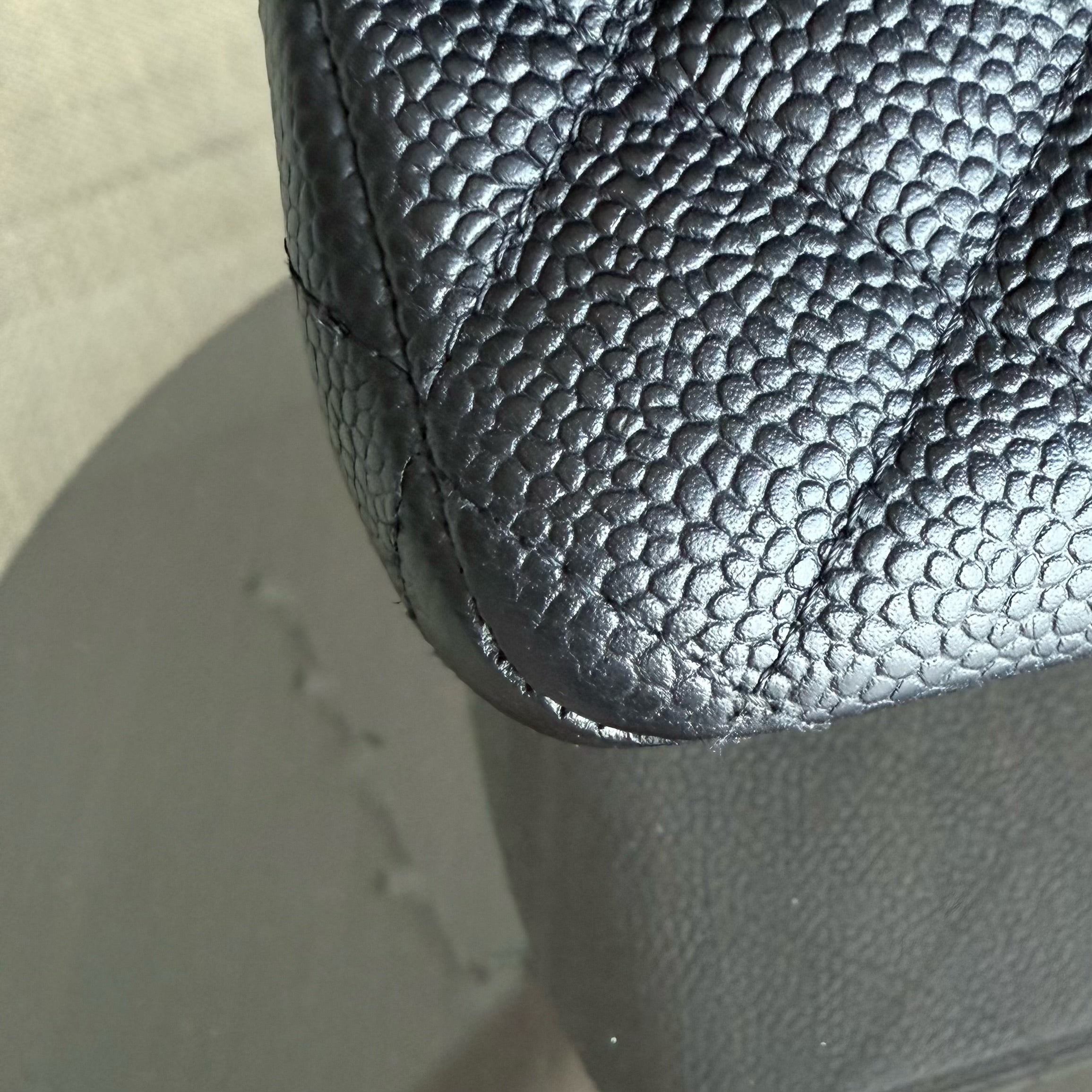 Chanel Classic Flap Medium - Caviar 25CM Quilted Black Silver Hardware Series 20