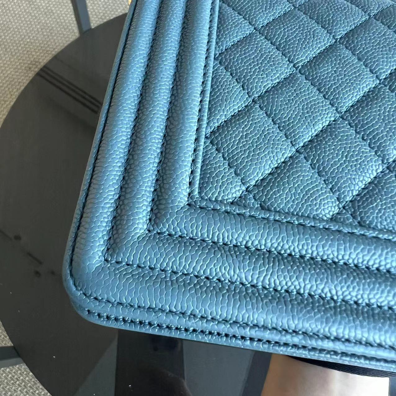 Caviar Boy Old Medium 25CM Quilted Grained Calfskin Blue Golden Hardware Series 25