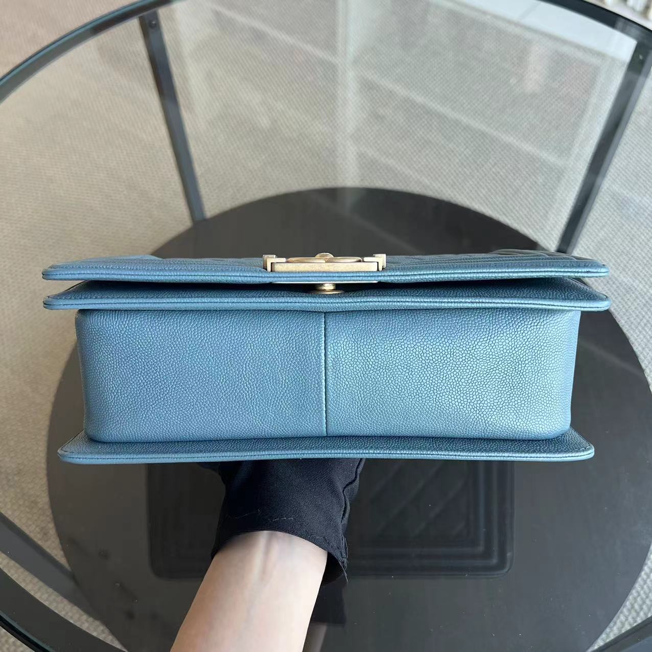 Caviar Boy Old Medium 25CM Quilted Grained Calfskin Blue Golden Hardware Series 25