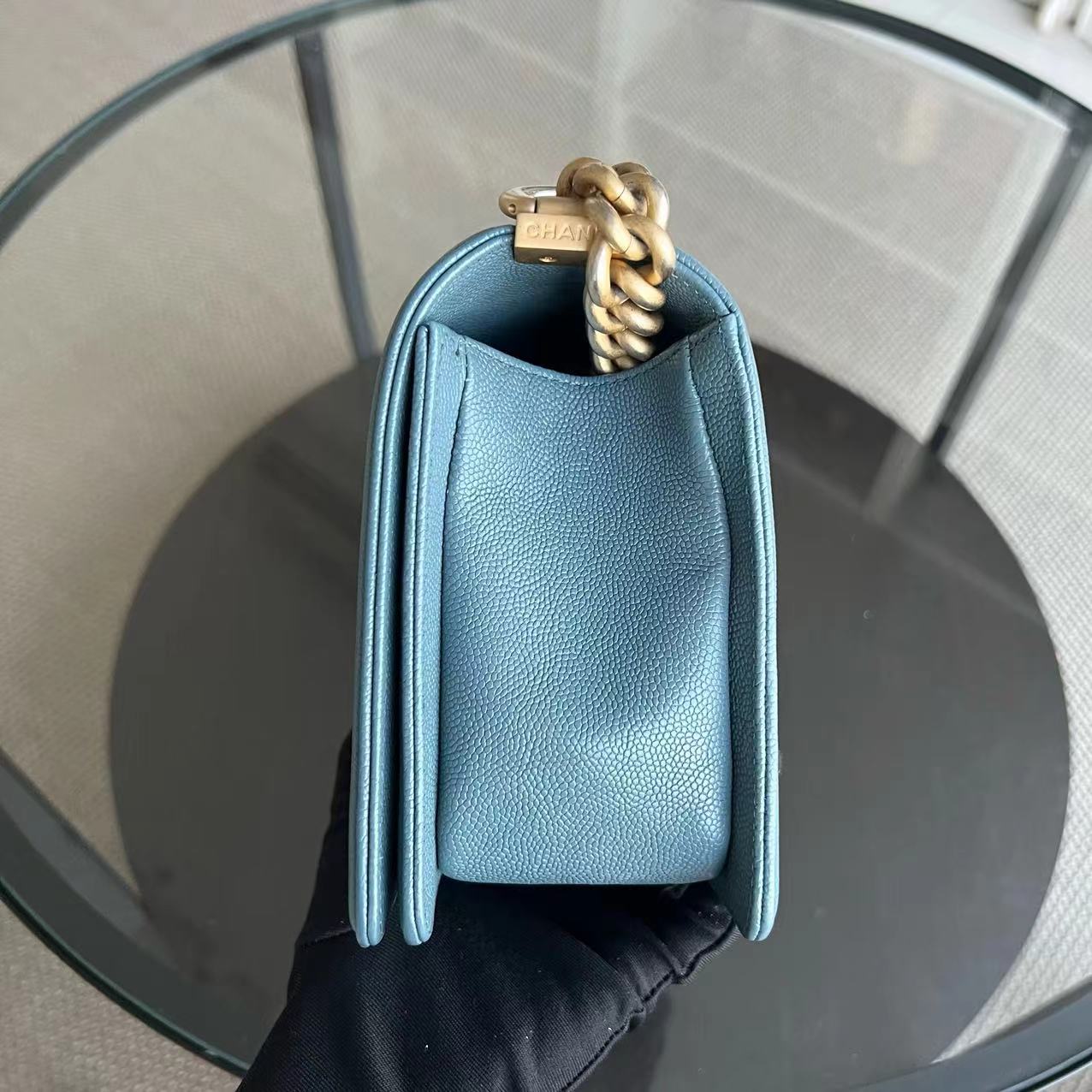 Caviar Boy Old Medium 25CM Quilted Grained Calfskin Blue Golden Hardware Series 25