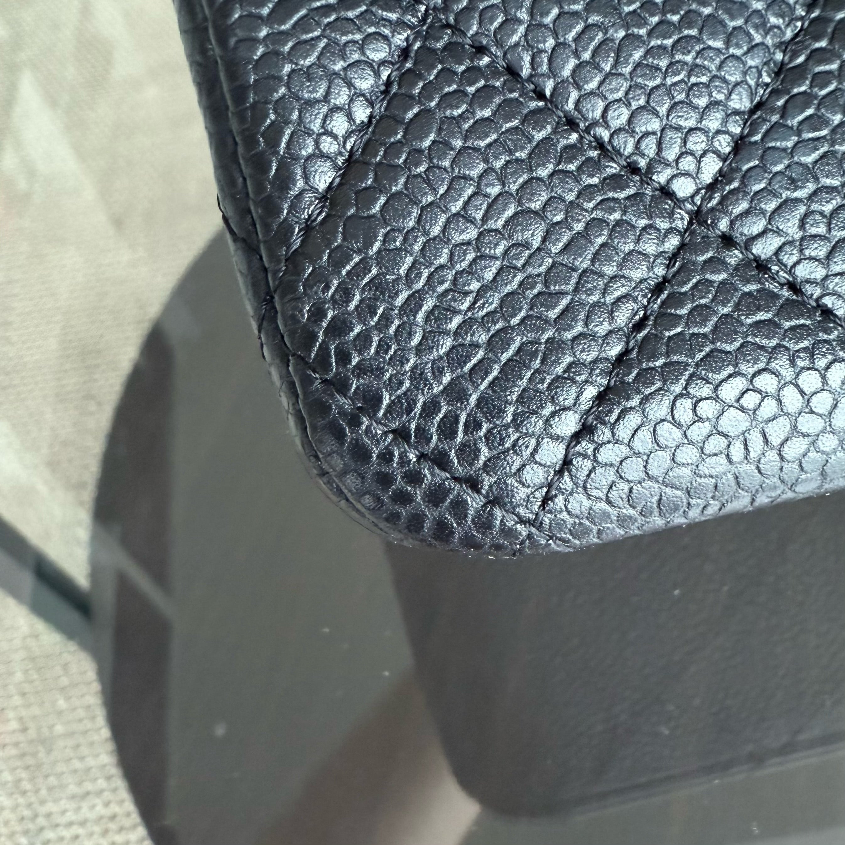 Chanel Classic Flap Medium - Caviar 25CM Quilted Black Gold Hardware