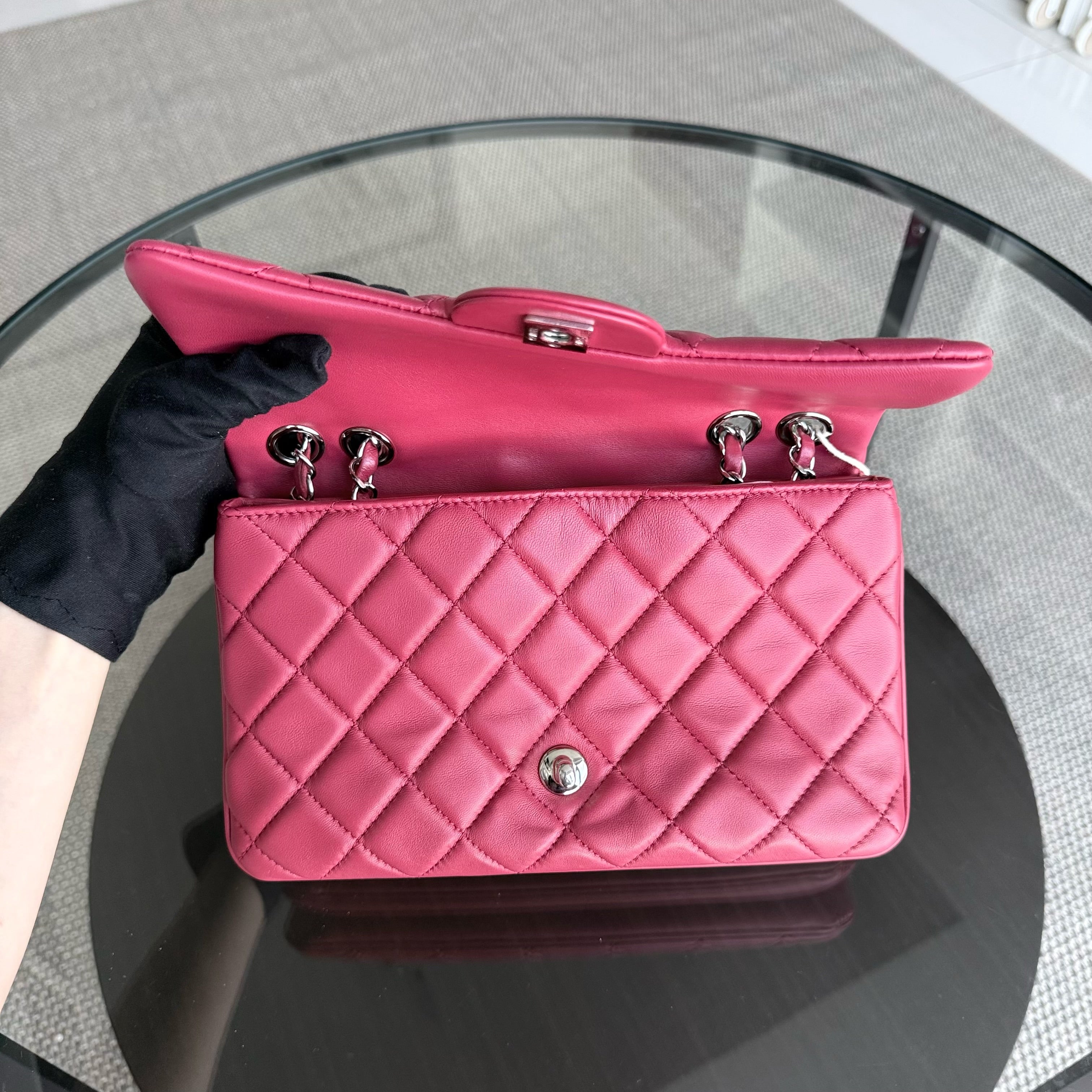 Chanel Flap Medium - 25CM Quilted Lambskin Red Gold Hardware Series 19