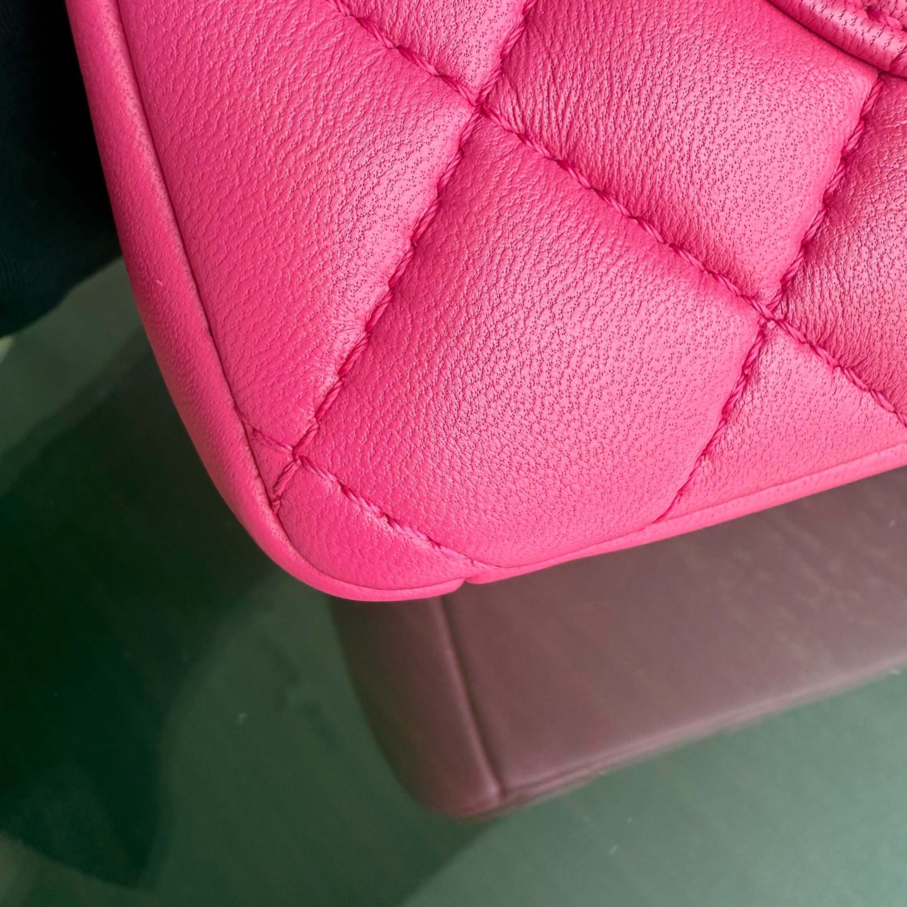 Chanel Chic Flap Small - 23CM Quilted Lambskin Sakura Pink Gold Hardware Series 21