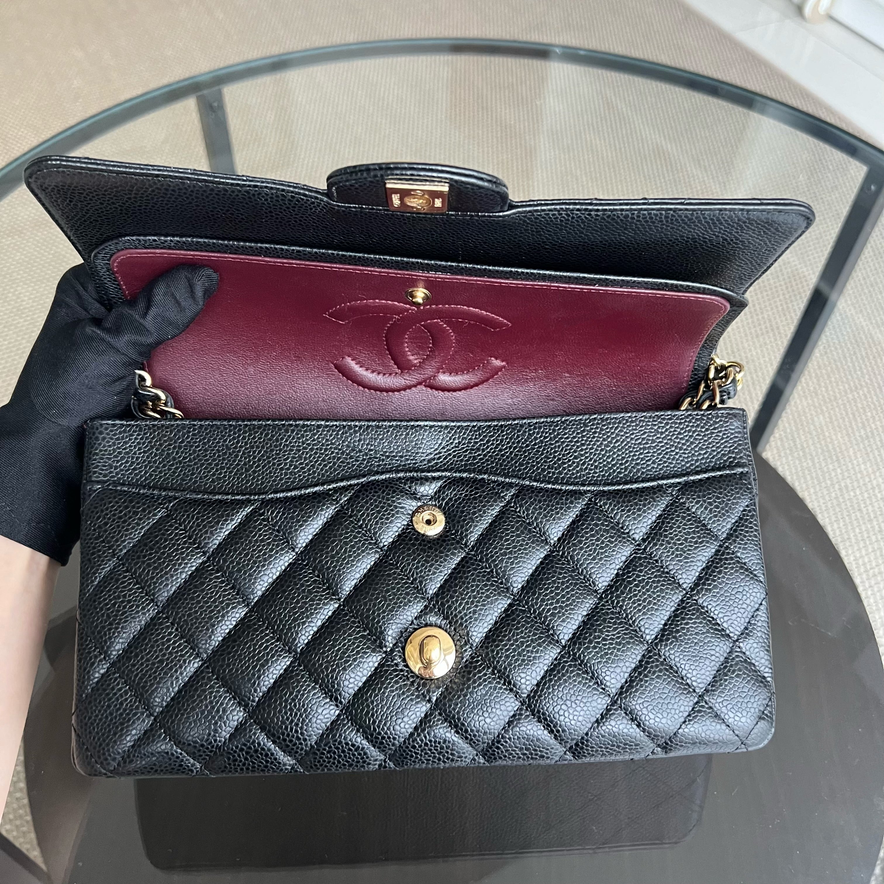 Classic Flap Medium Caviar 25CM Calfskin Black Golden Hardware Series 25