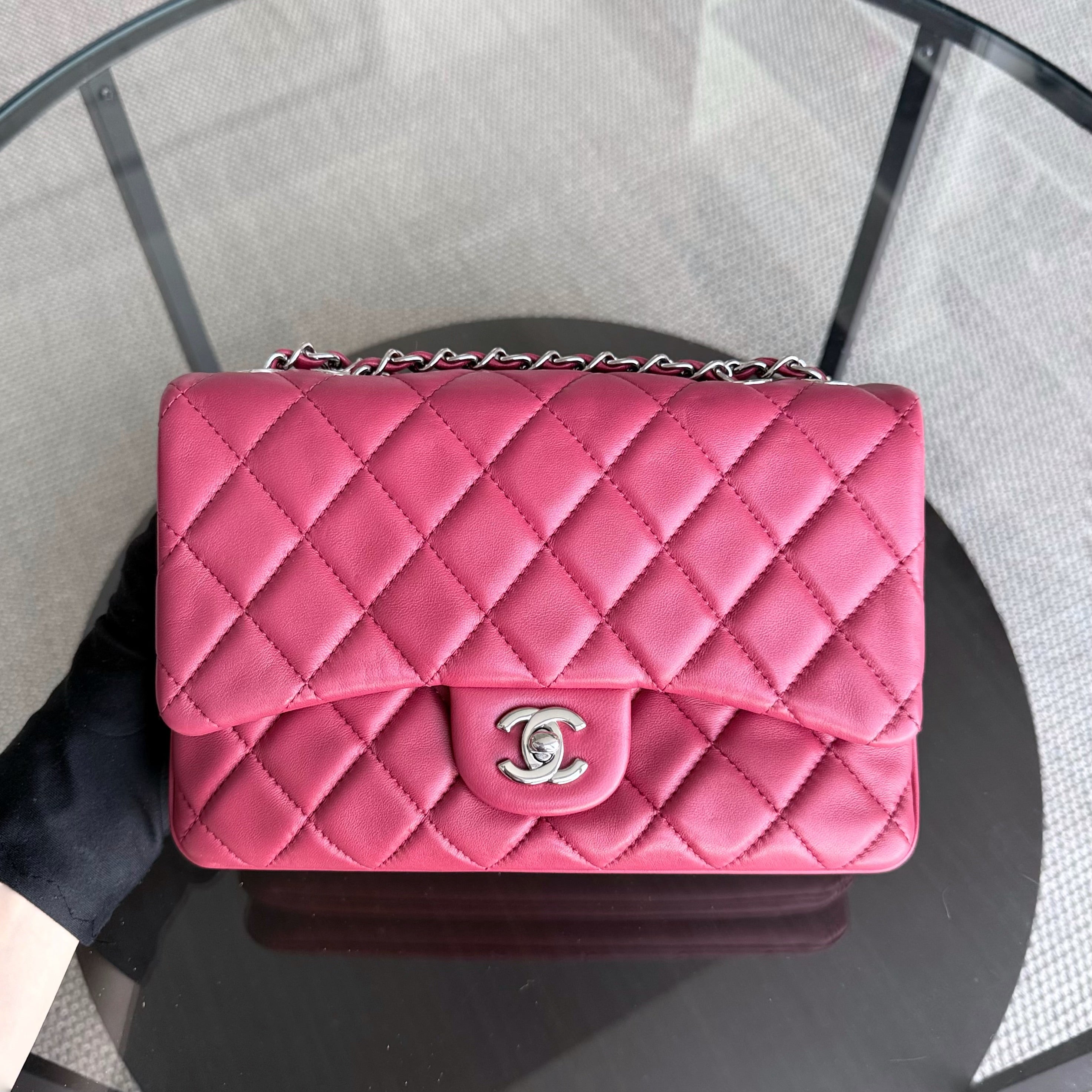 Chanel Flap Medium - 25CM Quilted Lambskin Red Gold Hardware Series 19