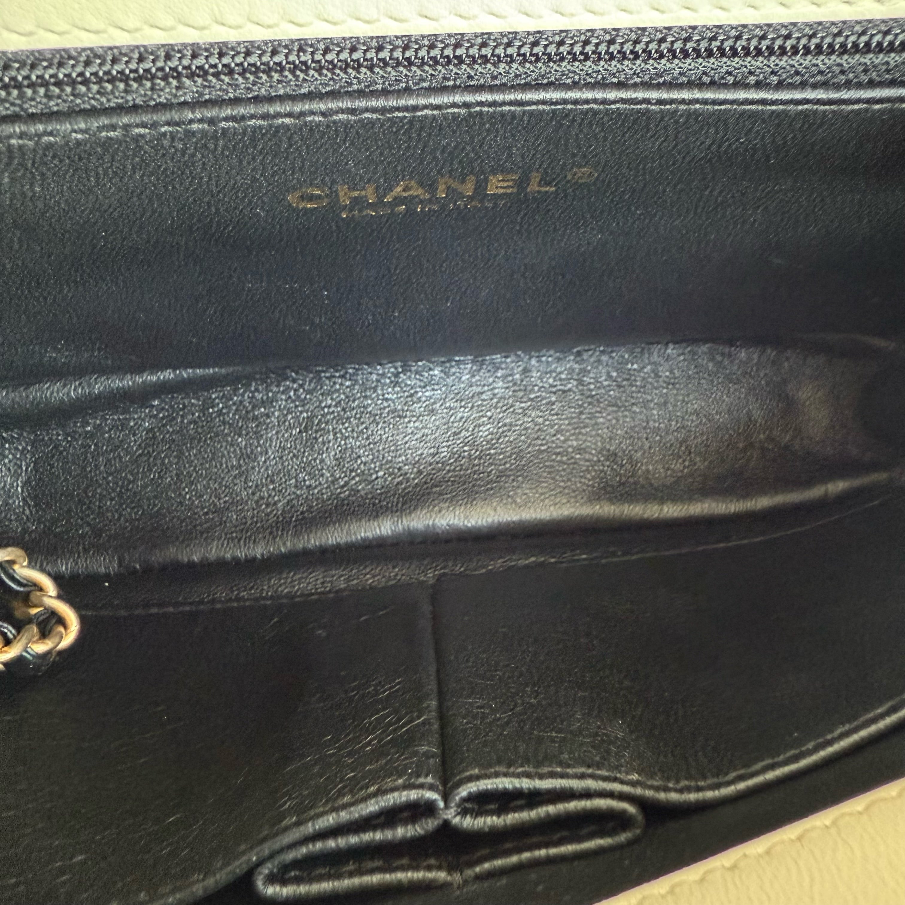 Chanel Filigree CC Small - Caviar Quilted Grained Calfskin White Black Gold Hardware Series 24
