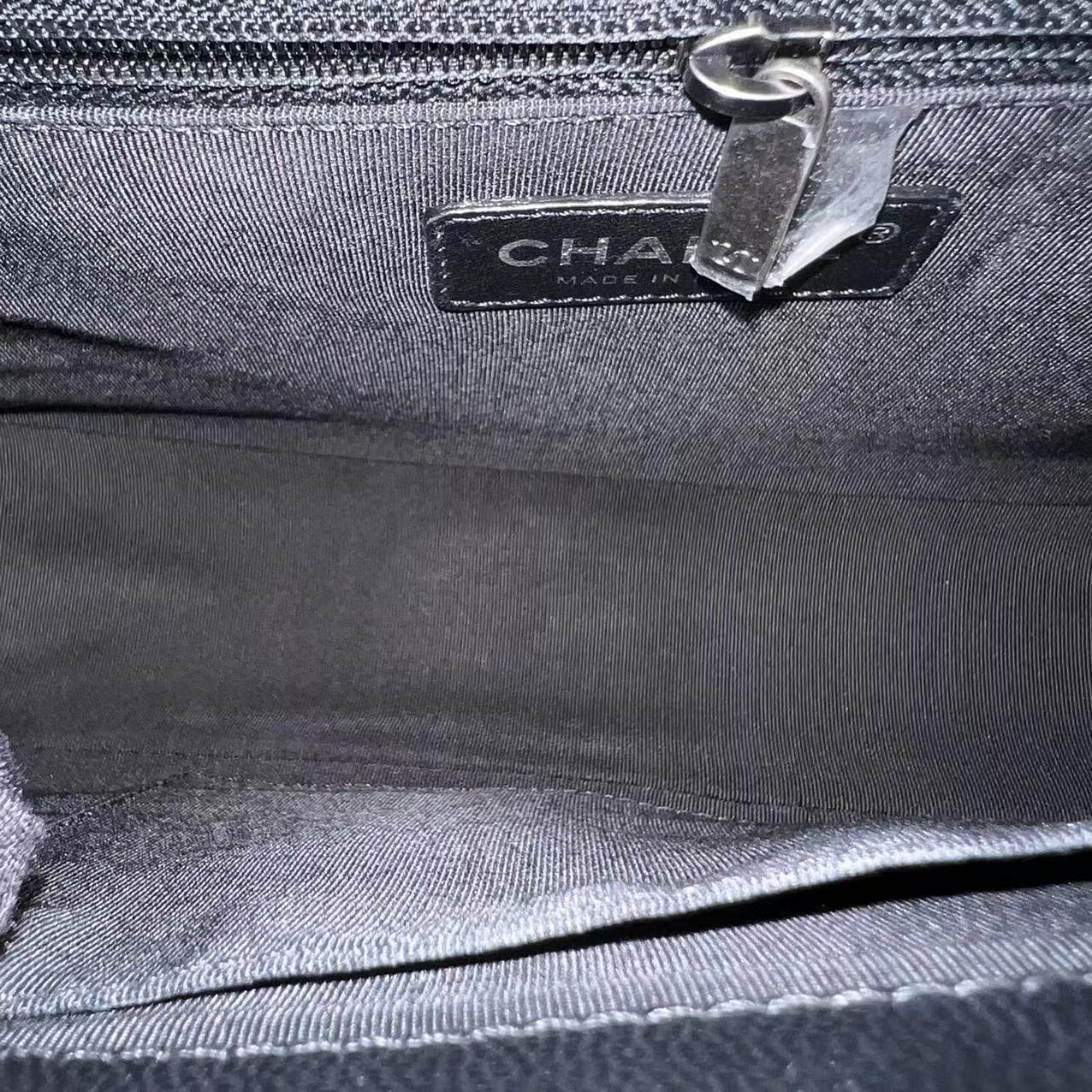 *Like New* Caviar New Medium Boy 28CM Quilted Grained Calfskin Black Ruthenium Silver Hardware Series 27