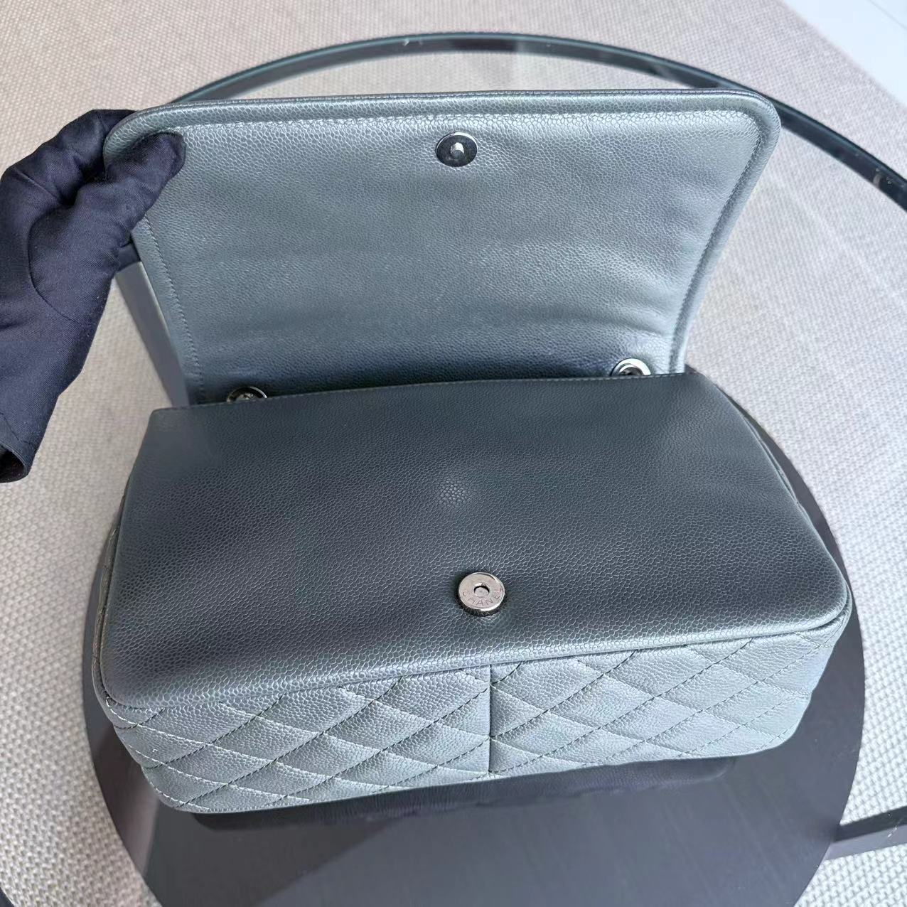 Chanel Caviar Seasonal Jumbo CC Flap 29CM Green Silver Hardware Series 15