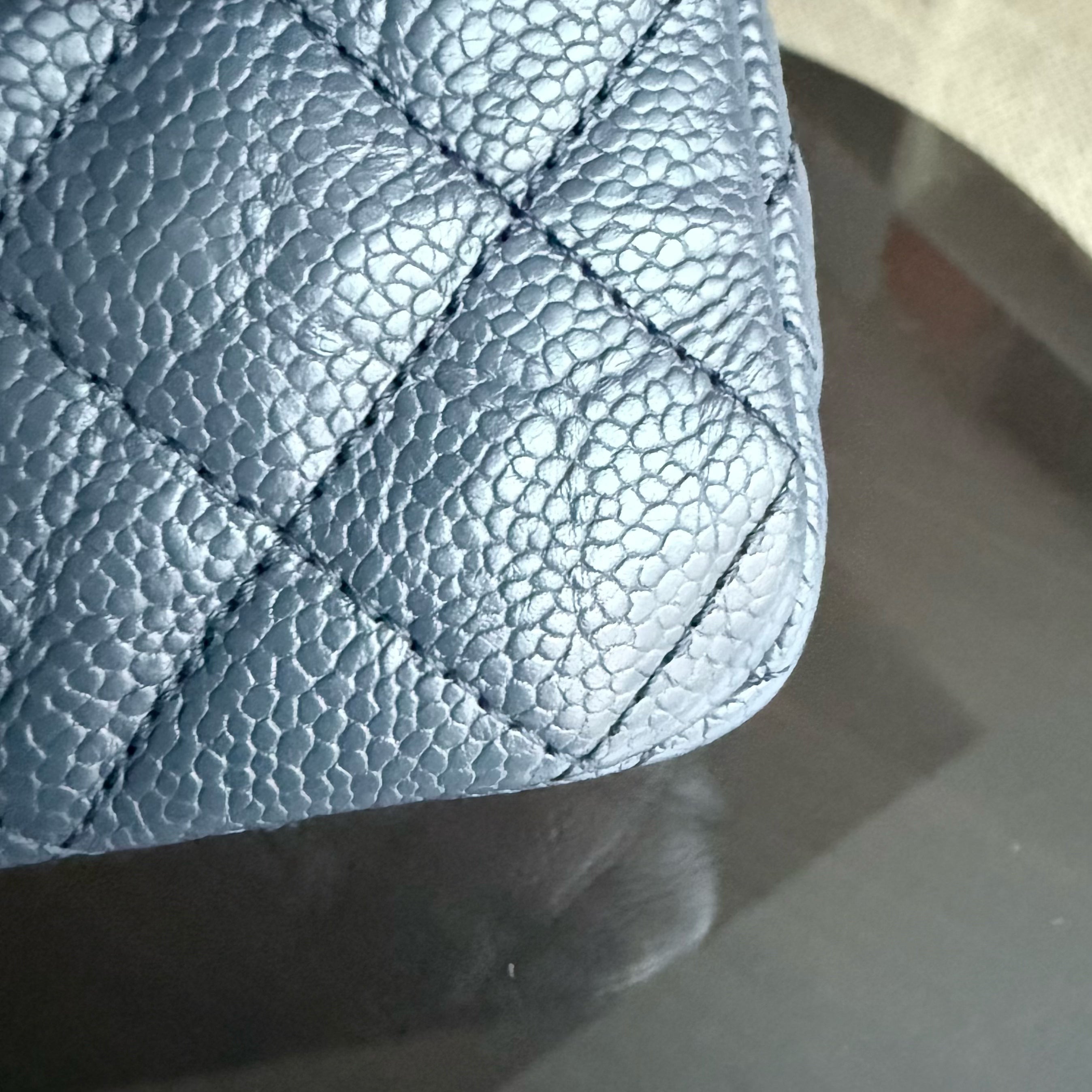 Chanel Two Tone Flap - 23CM Small Crumpled Grained Calfskin Navy Blue Gold Series 21