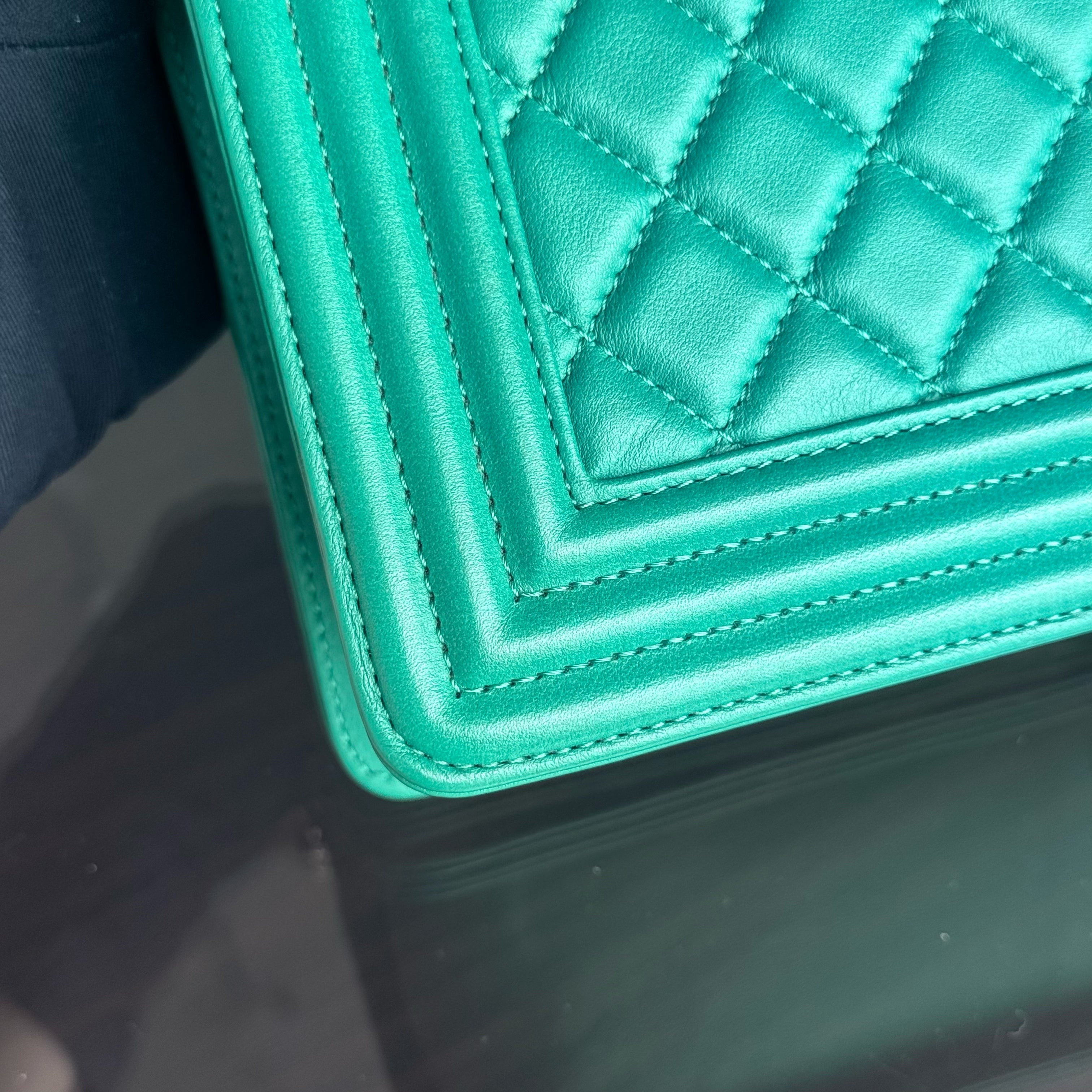 Chanel Boy Medium - 25CM Quilted Lambskin Green Gold Hardware Series 28