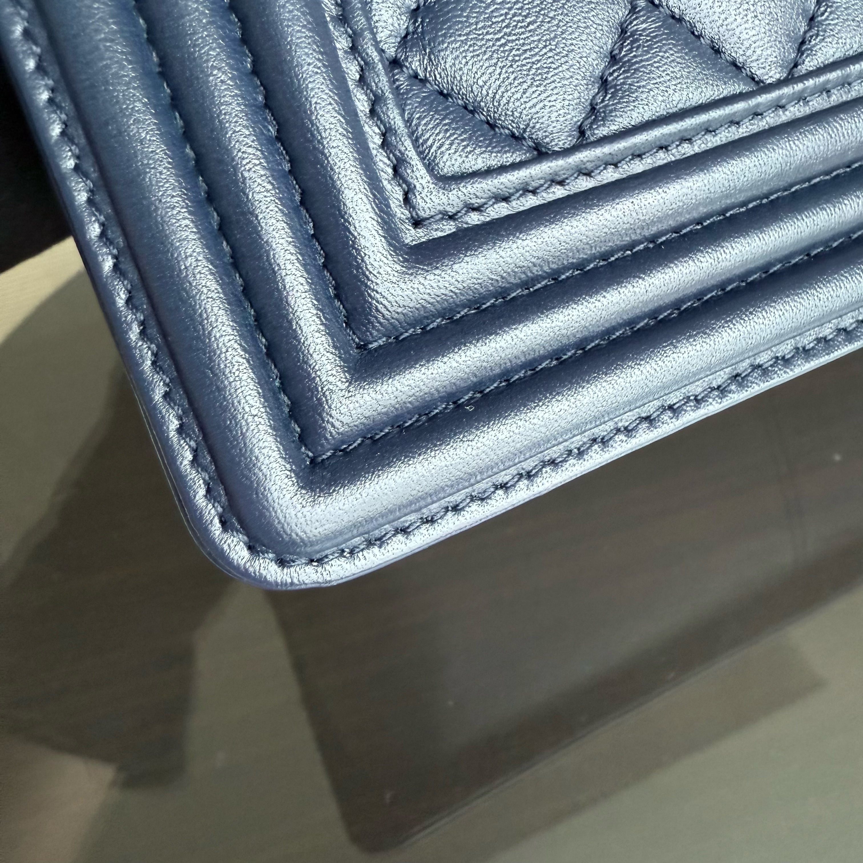 Chanel Boy Meidum - 25CM Quilted Lambskin Dark Blue Gold Hardware Series 21