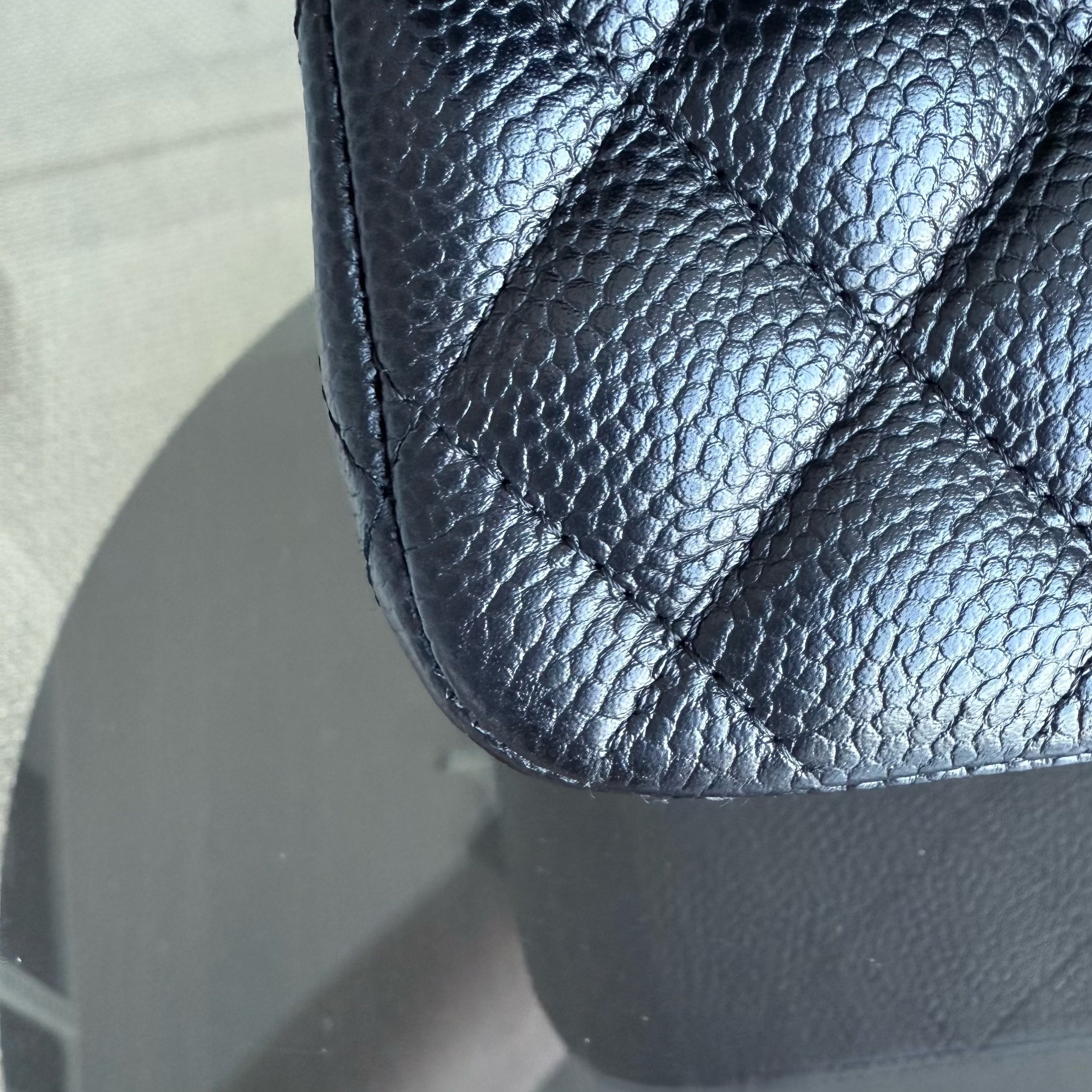 Chanel Classic Flap Medium - Caviar 25CM Quilted Black Gold Hardware Series 25