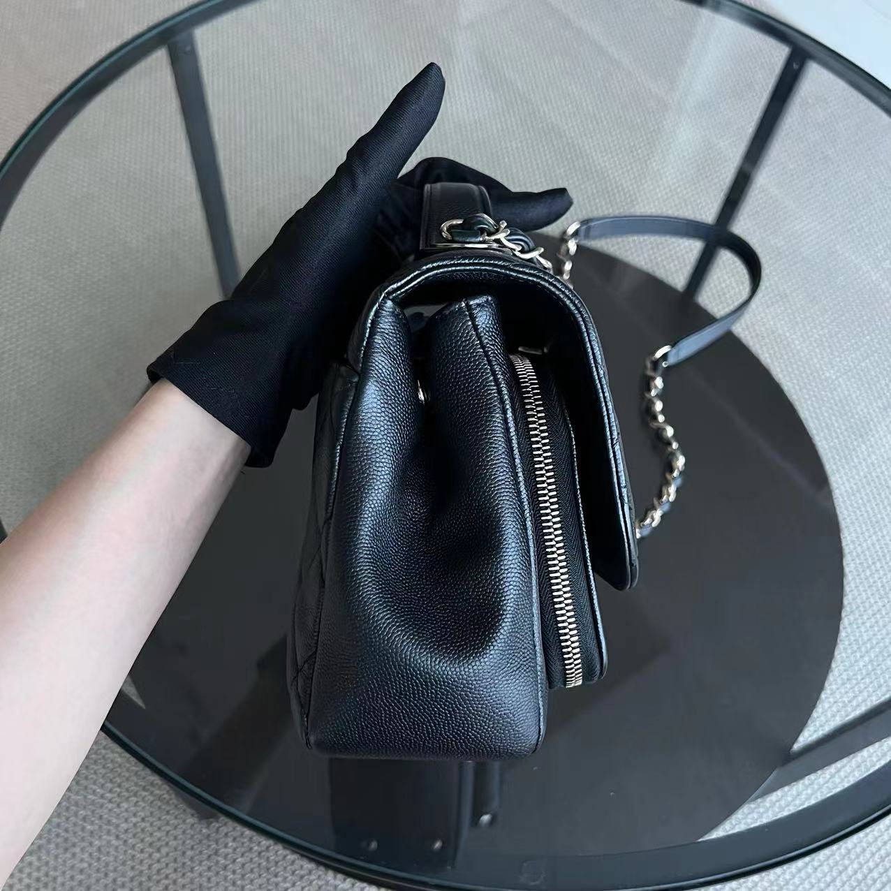 Caviar Medium Business Affinity Quilted Grained Calfskin Black Golden Hardware Series 27