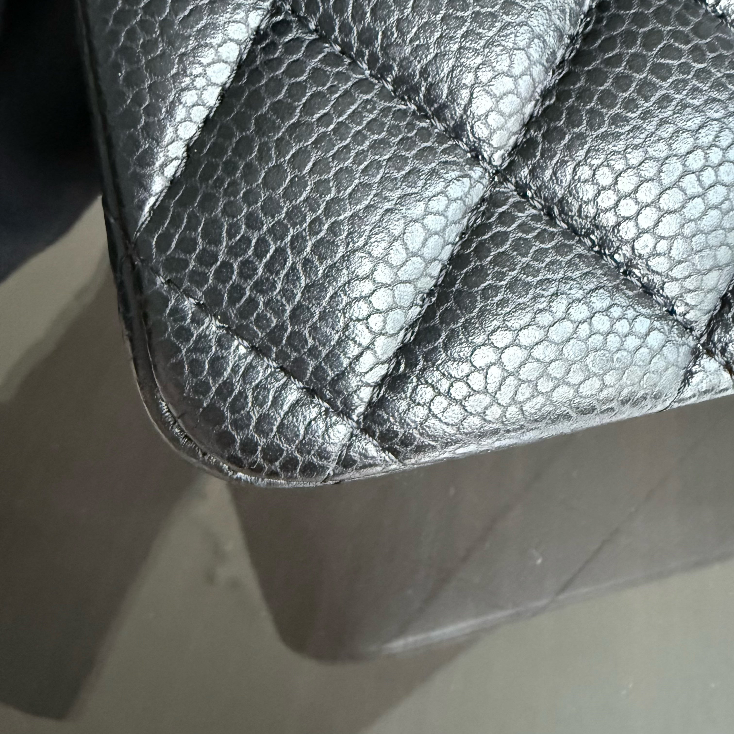 Chanel Classic Flap Medium - Caviar 25CM Quilted Black Ruthenium Silver Hardware Series 21